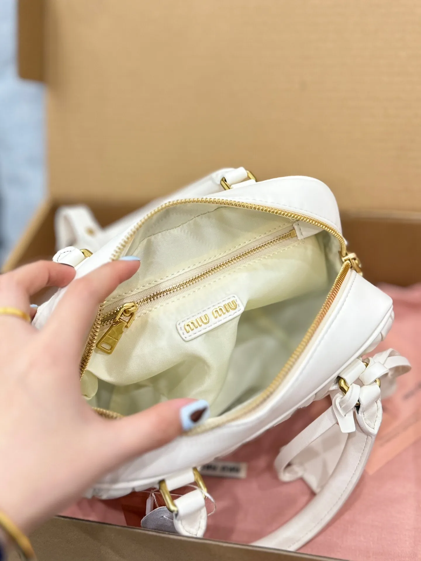 All categories Official website "Brand Women's Bags" Women's Bags 💙 miumiu 2024 new MIUMIU handbags