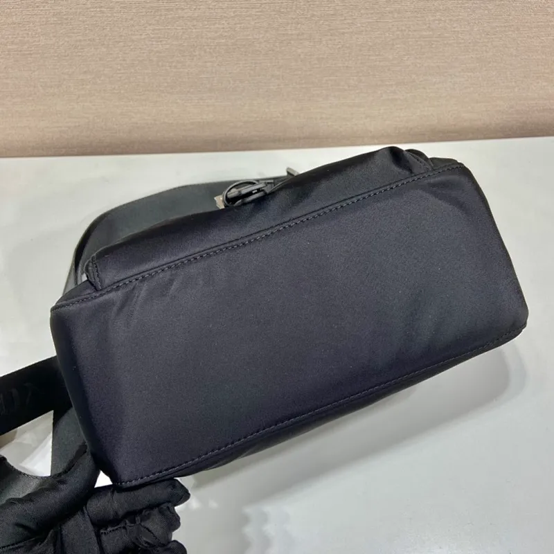 All Categories 💚 Top Version Men’s Bags 💚 PRADA 2024 New Prada Crossbody Bag