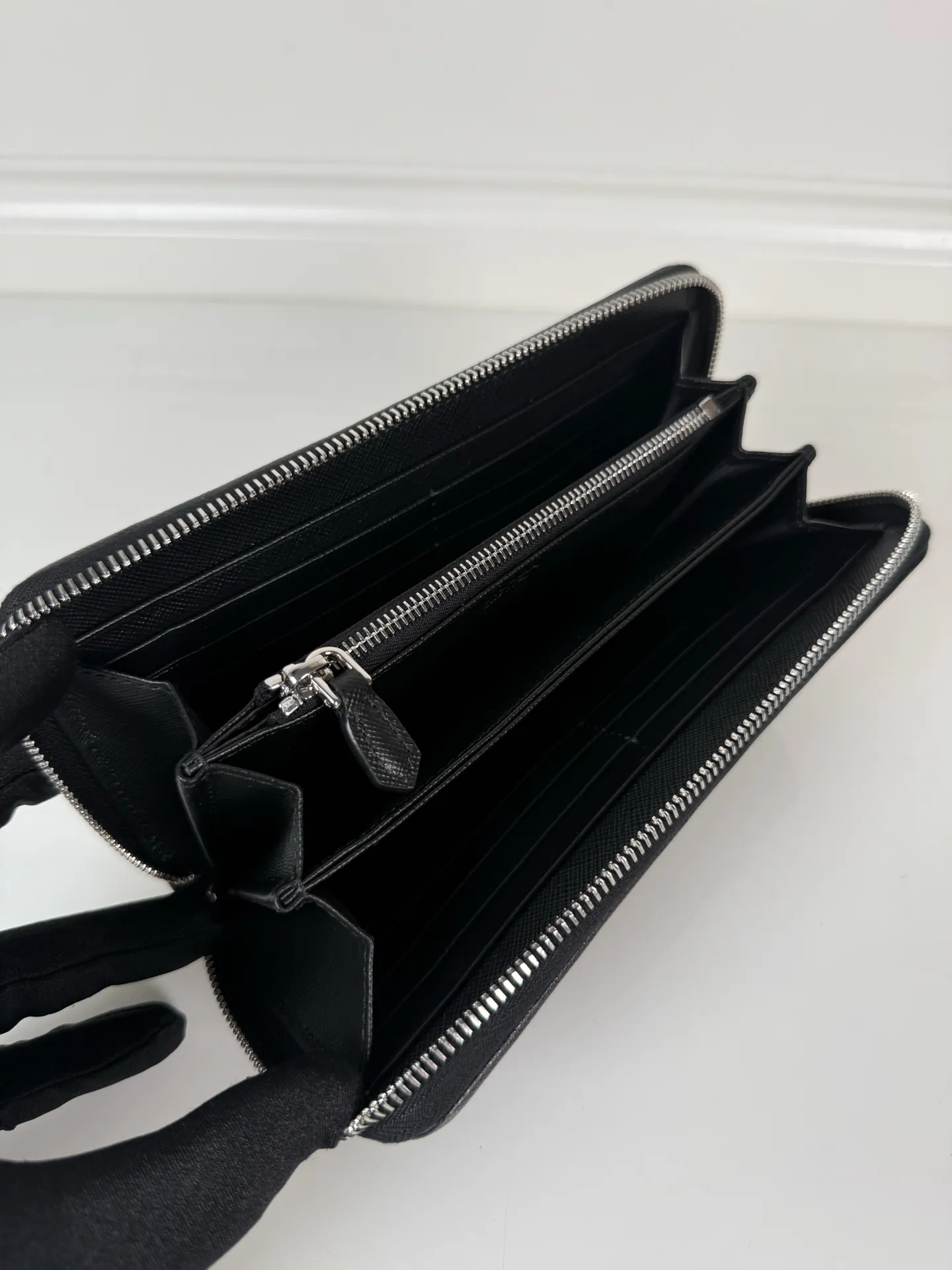 💰560, P Home➡️Nylon fabric + cowhide, single zipper wallet, caramel color, model 1ML506, single dollar quality, made of nylon fabric cross-grain cowhide, size 20×10.3cm, 175 steel stamp, exquisite workmanship as shown in the picture
