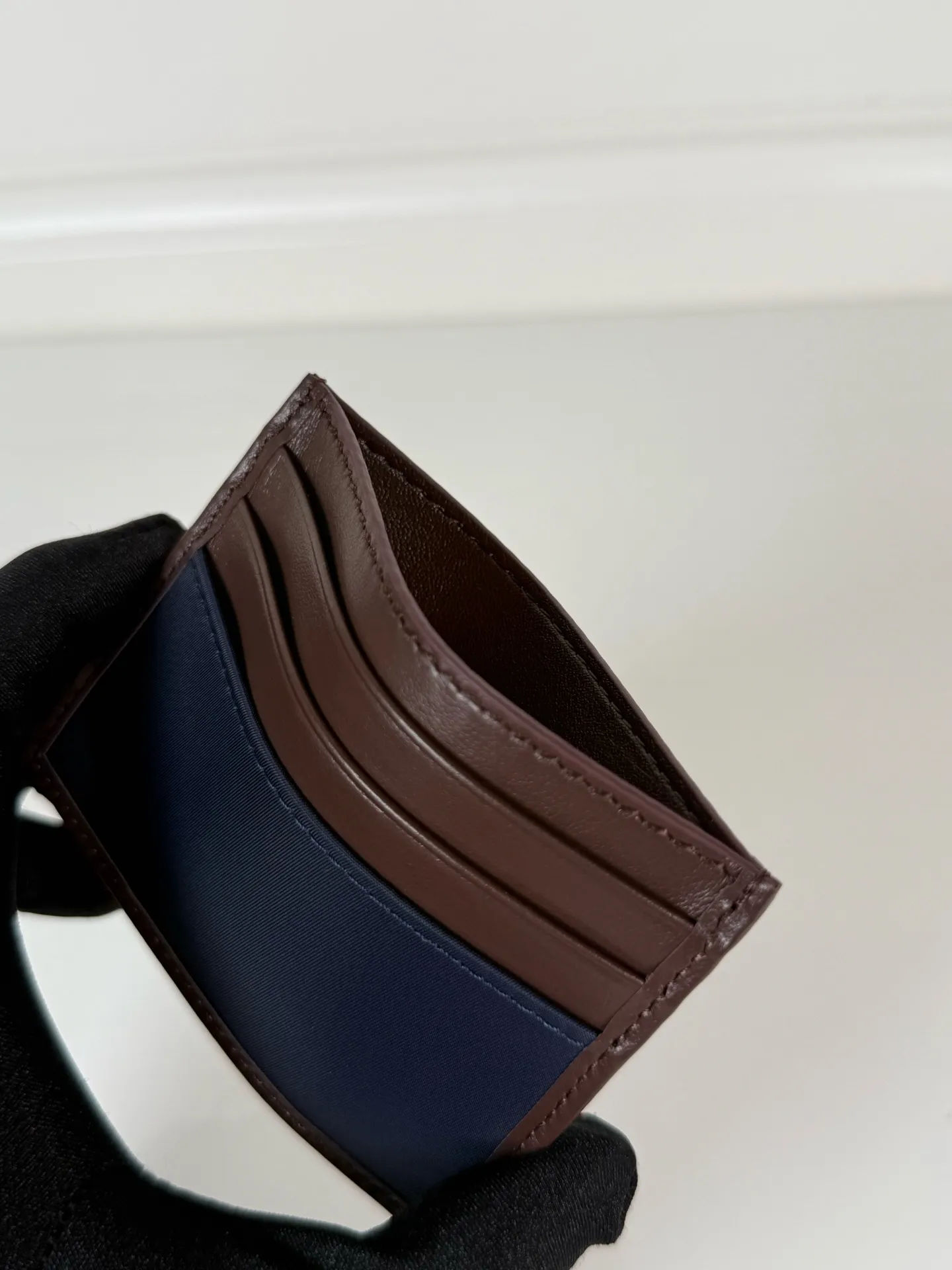 💰300 P Home ➡️ Unisex small card holder, model 2MC025, original quality, made of Nabo leather + nylon fabric, 6 card slots ➕ One middle sandwich, can hold multiple cards and zeros 💰, size 11.2×8.5cm, taken in kind, what you see is what you get