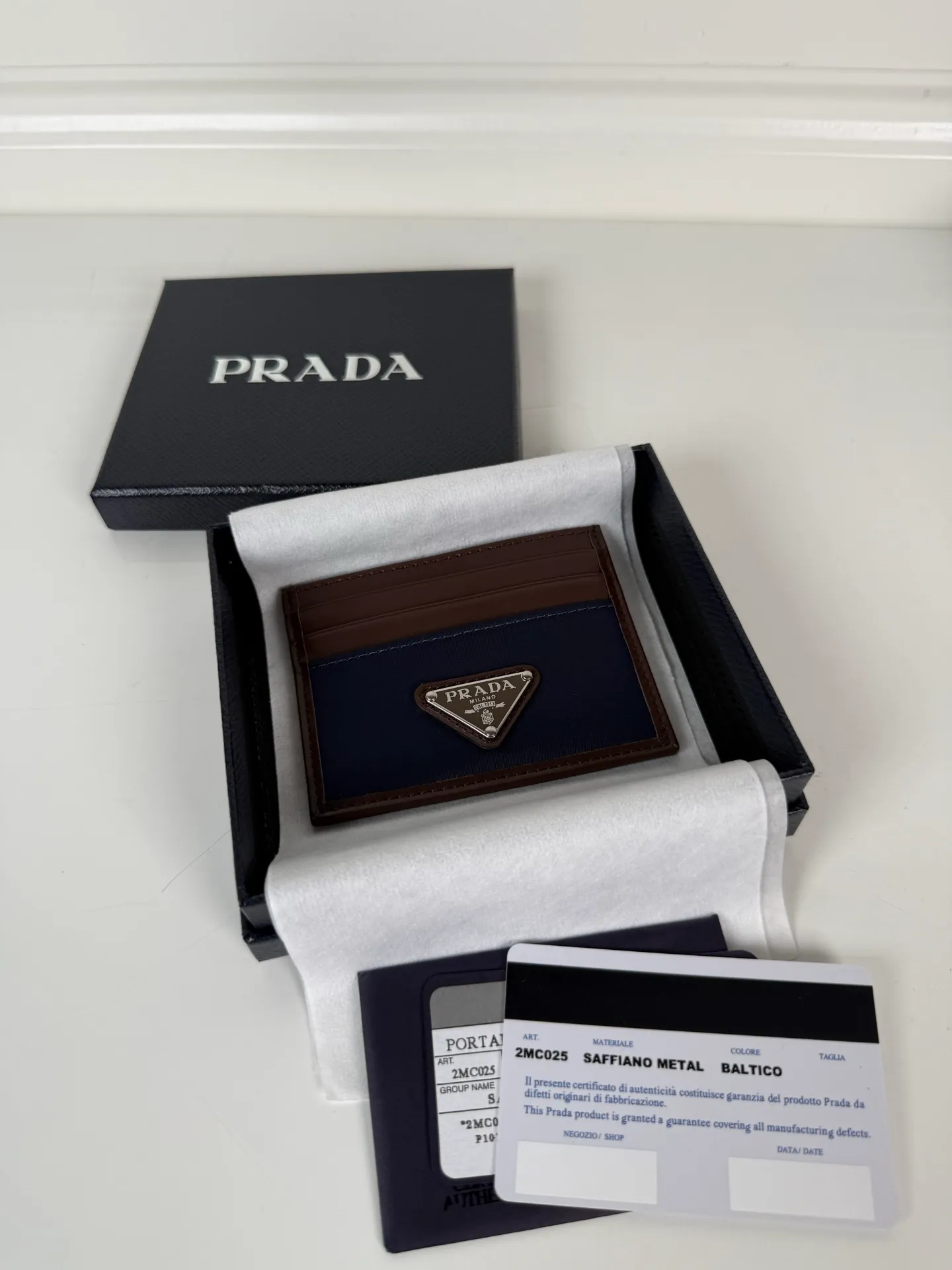 💰300 P Home ➡️ Unisex small card holder, model 2MC025, original quality, made of Nabo leather + nylon fabric, 6 card slots ➕ One middle sandwich, can hold multiple cards and zeros 💰, size 11.2×8.5cm, taken in kind, what you see is what you get