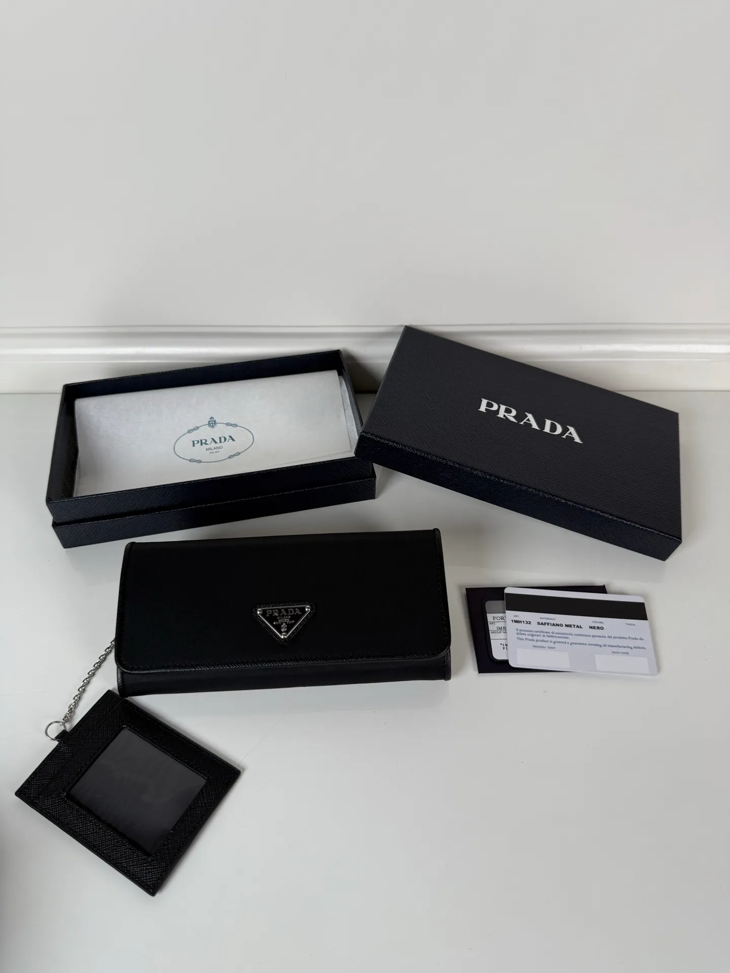 💰560, P Home ➡️Ladies flip wallet, model 1MH132, black, made of imported cross-grain cowhide + nylon fabric, original quality, size 18.7x9.5cm, taken in kind, what you see is what you get