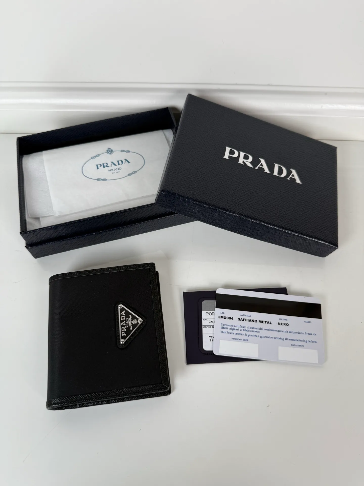 💰380, P Home ➡️ Unisex short wallet, black, model 2MO004 cross-grain cowhide + nylon fabric, eight card slots, length 9cm height 10cm, 175 steel stamp, meticulous and neat workmanship as shown in the picture