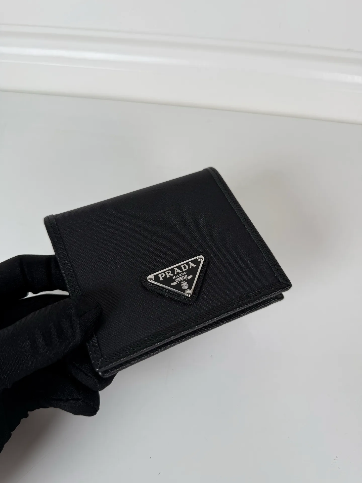 💰380, P Home ➡️ Unisex short wallet, black, model 2MO004 cross-grain cowhide + nylon fabric, eight card slots, length 9cm height 10cm, 175 steel stamp, meticulous and neat workmanship as shown in the picture