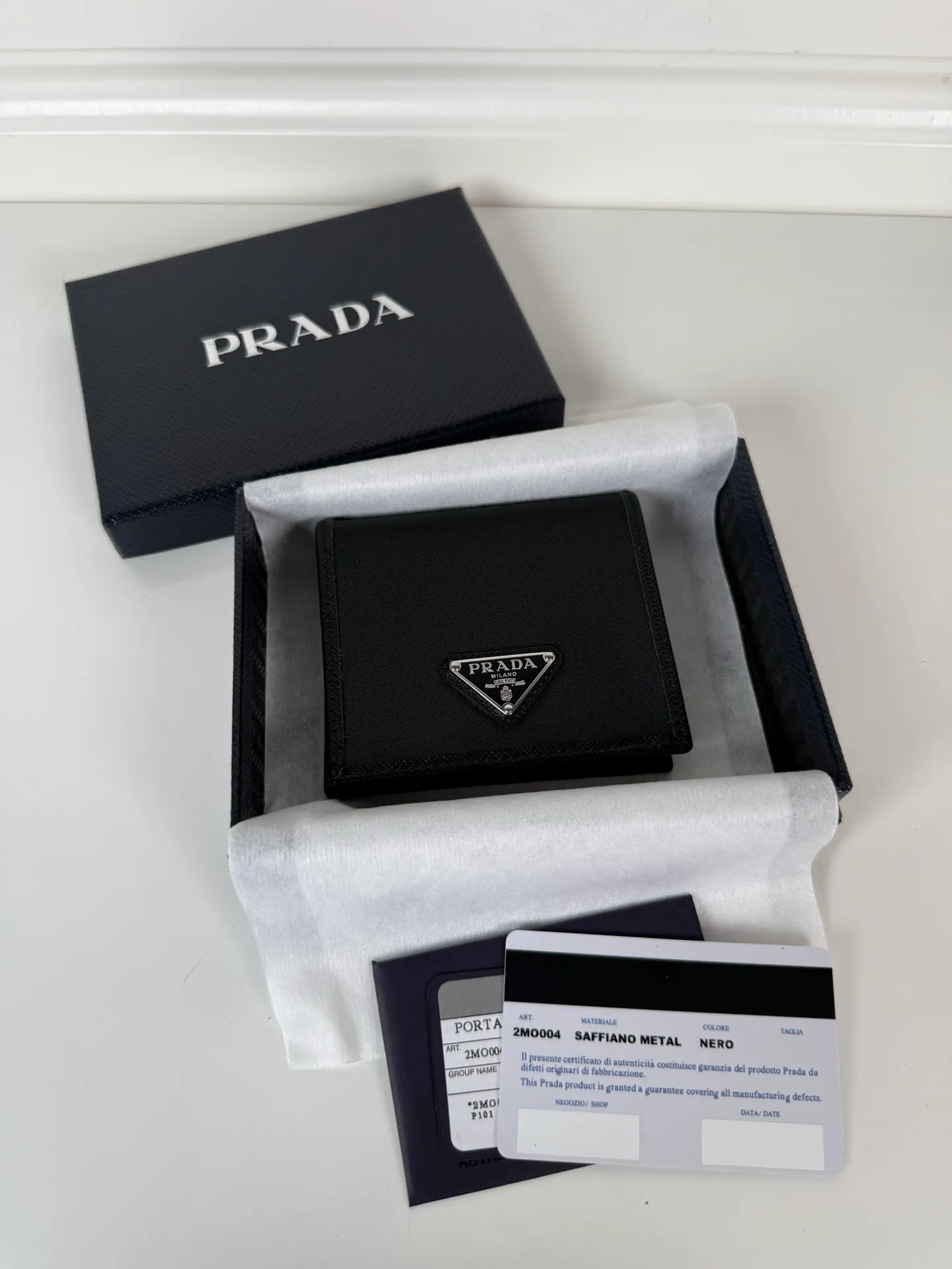 💰380, P Home ➡️ Unisex short wallet, black, model 2MO004 cross-grain cowhide + nylon fabric, eight card slots, length 9cm height 10cm, 175 steel stamp, meticulous and neat workmanship as shown in the picture