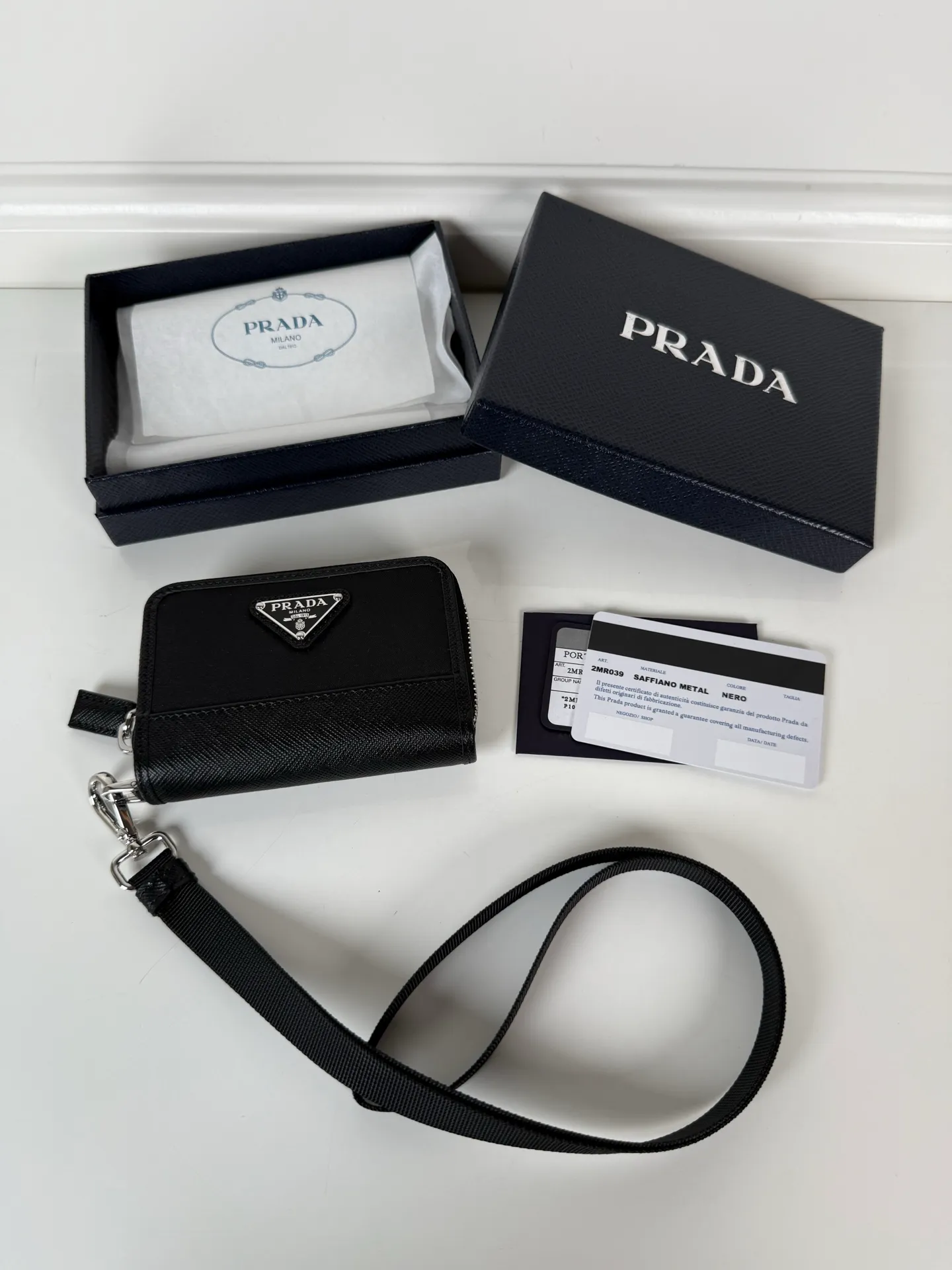 💰440, P Home ➡️Deerskin card holder for men and women, model 2MR039, classic and practical zipper design, 2 pleated card slots inside, 1 inner bag, detachable neck strap, convenient for sorting and storage, perfect for going out alone with your mobile phone in summer or putting it in a small bag, size 11×7.5cm, original quality, your best choice