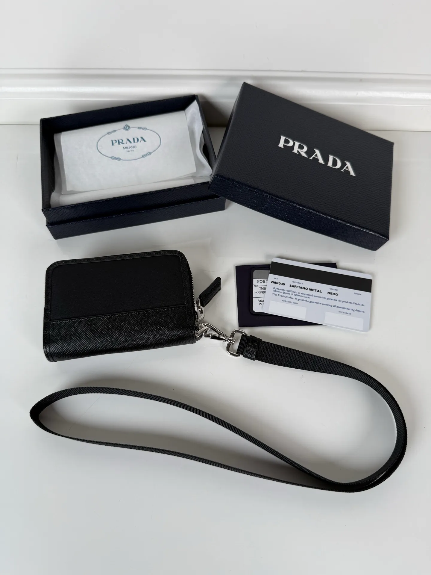 💰440, P Home ➡️Deerskin card holder for men and women, model 2MR039, classic and practical zipper design, 2 pleated card slots inside, 1 inner bag, detachable neck strap, convenient for sorting and storage, perfect for going out alone with your mobile phone in summer or putting it in a small bag, size 11×7.5cm, original quality, your best choice