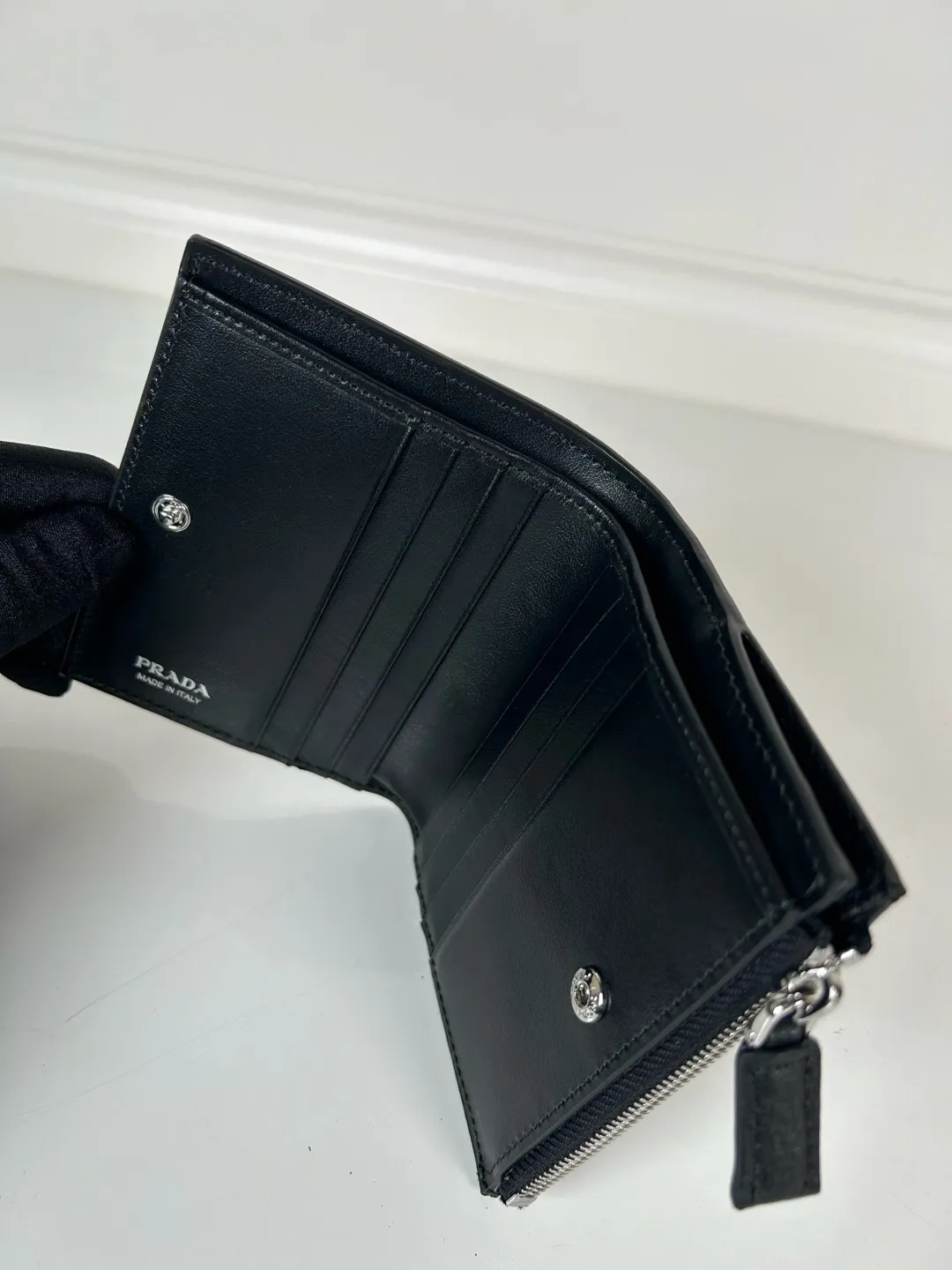 💰480, P Home ➡️ Unisex short wallet, model 2ML049, made of black deerskin, eight card slots, one receipt compartment, one zippered coin pocket, length 11.5cm, height 9.5cm, 175 steel stamp, meticulous workmanship as shown in the picture