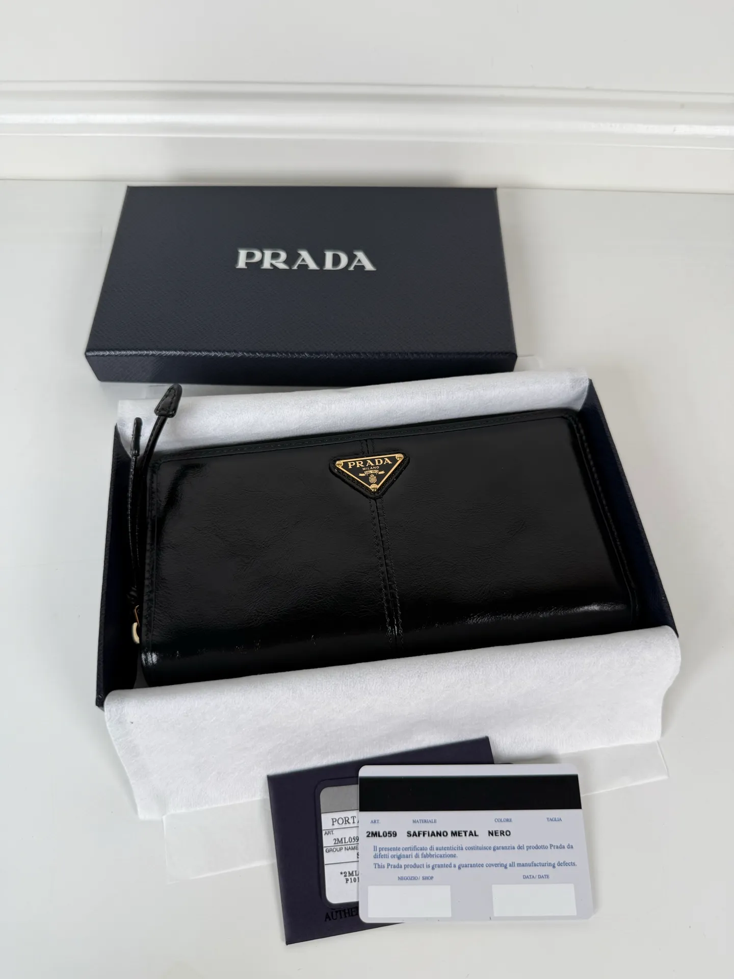 💰600, P Home ➡️Universal zipper bag for men and women, black waxed leather, triangular gold hardware label, yuan quality, model 2ML059, made of imported waxed cowhide, size 20cm×10.3cm, 175 OEM