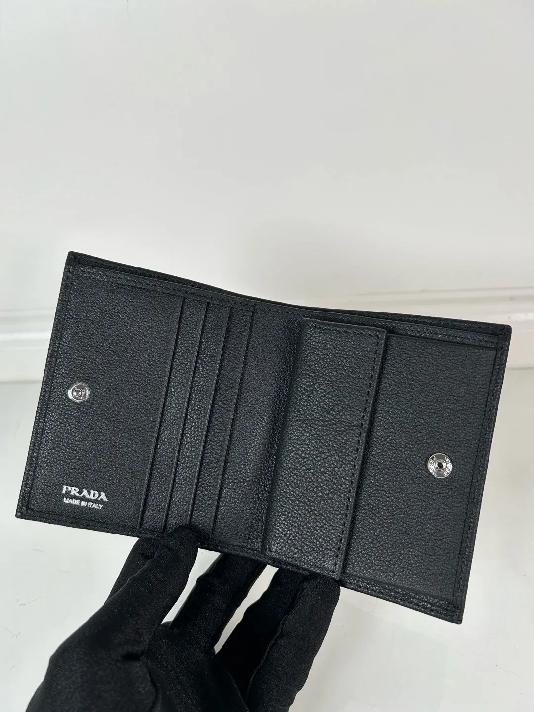 💰440, P Home ➡️Ladies two-fold short clip, model 1M0204, made of fine-grained deerskin, length 11.2 cm and height 9.5cm, simple and practical to enhance personal taste, 175 steel stamp