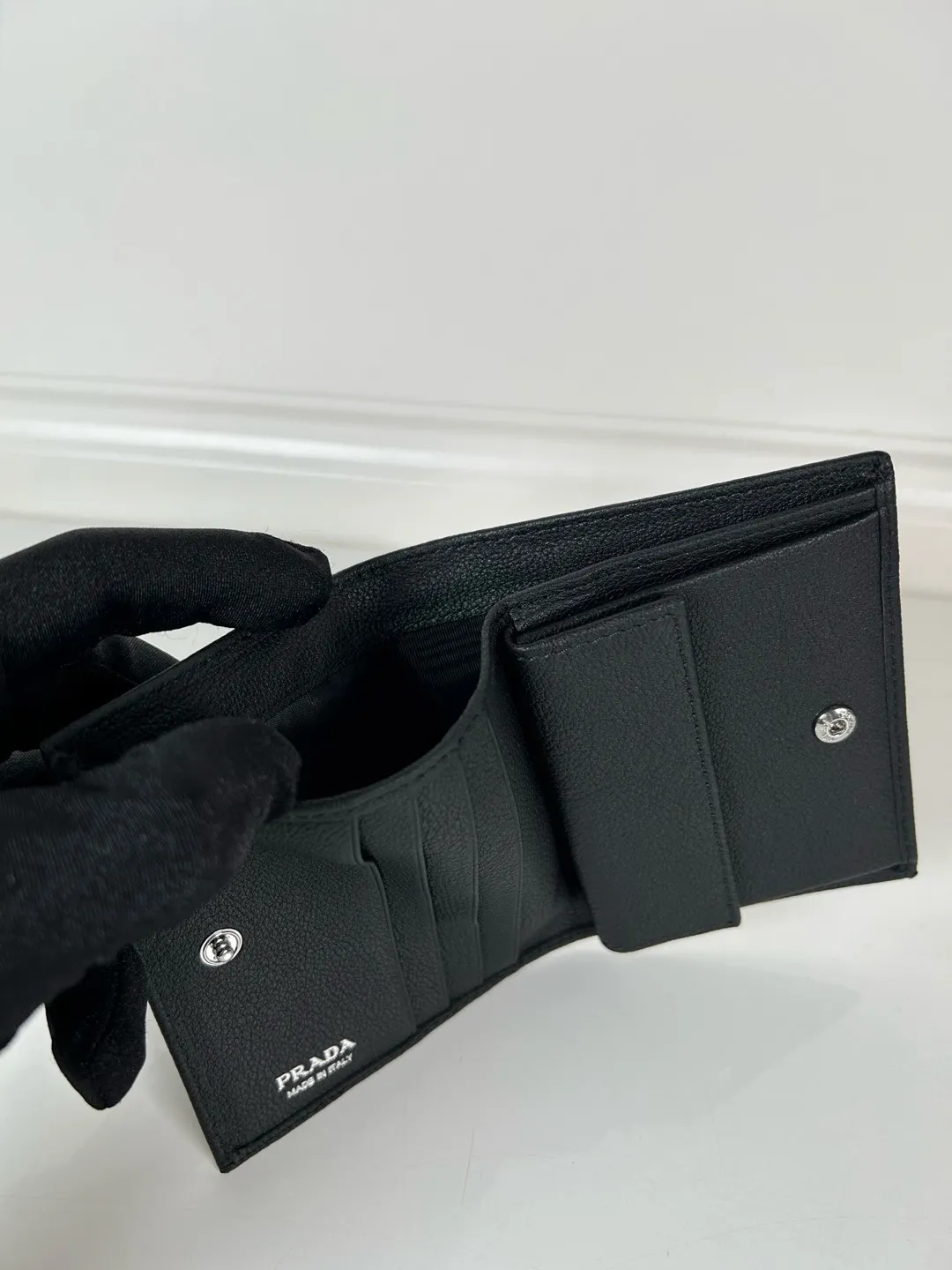 💰440, P Home ➡️Ladies two-fold short clip, model 1M0204, made of fine-grained deerskin, length 11.2 cm and height 9.5cm, simple and practical to enhance personal taste, 175 steel stamp