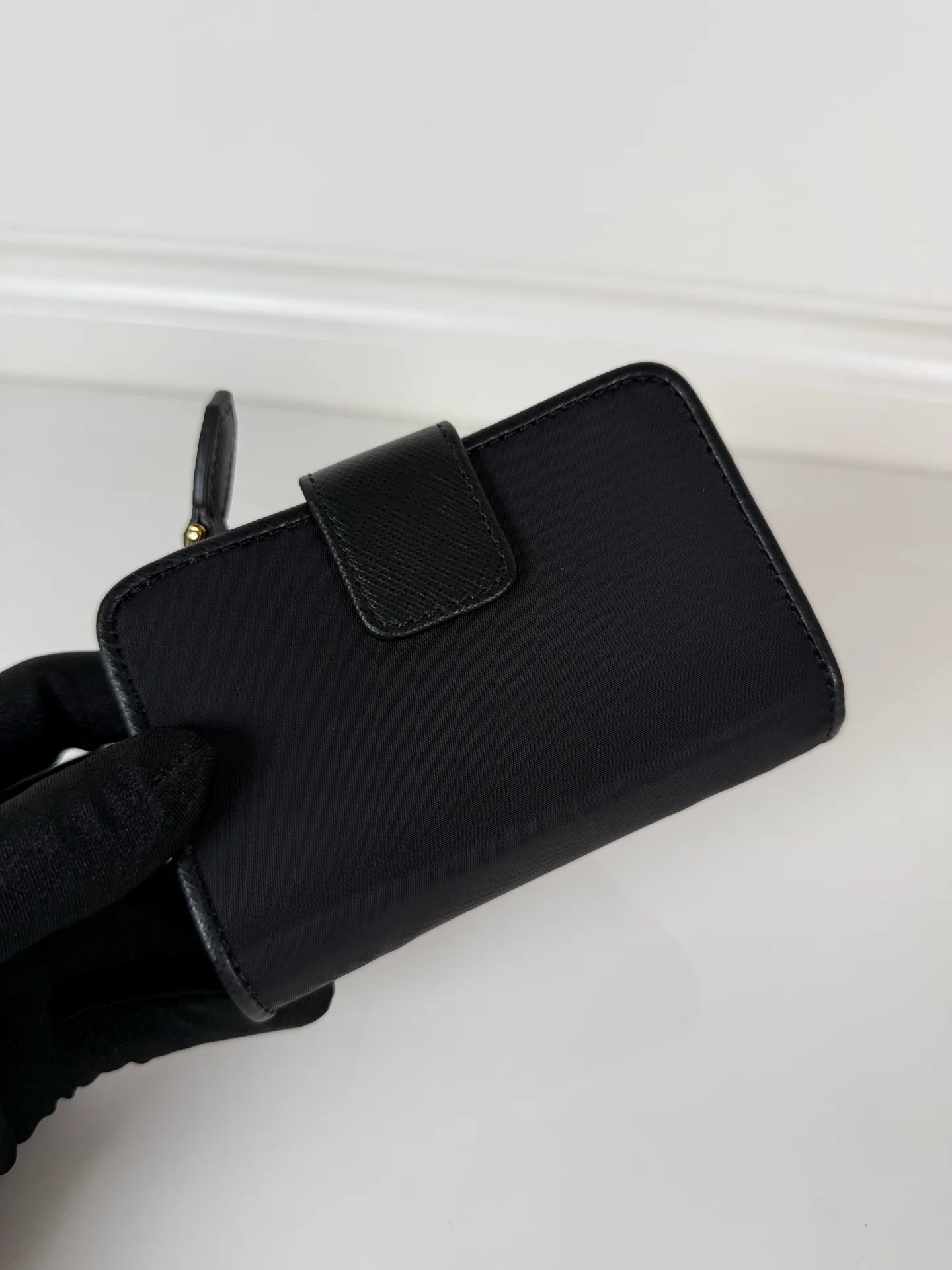 💰520, P Home➡️Women's short clip made of cross pattern + nylon fabric, model 1ML018, snap button opening and closing design, equipped with 9 card slots, a banknote compartment, and a zippered zero compartment, size 12 x 8cm, small but fully functional, practical and fashionable, can be held in hand or placed in a bag, high-quality workmanship, a good choice for personal use, and the best choice for personal use🎁