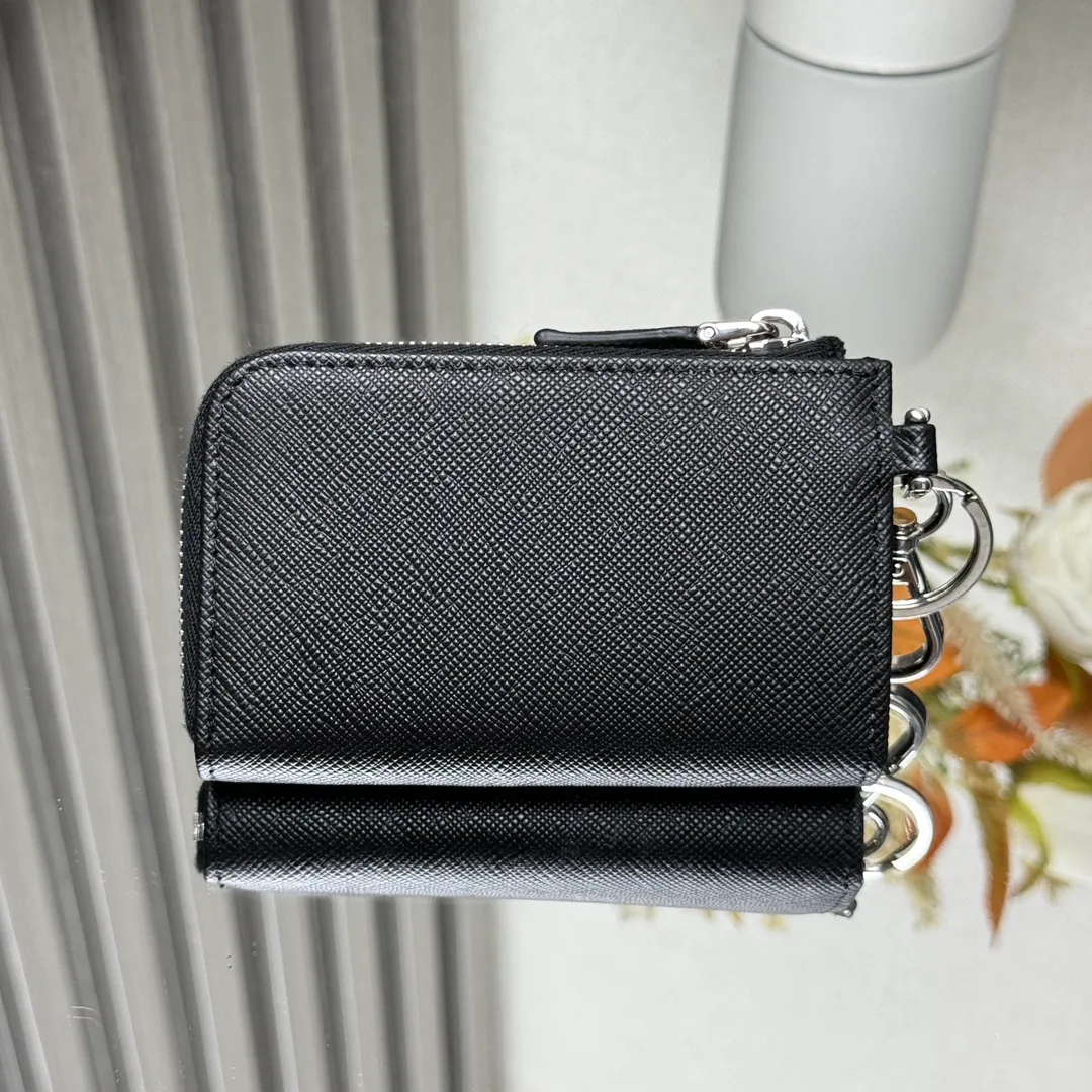 P380 [Top original order] PRADA's new key bag 🚗 (car key bag), model 1TT085, internal code 164 OEM code 💋 This convenient Saffiano leather key bag charm adopts zipper closure, with metal spring buckle and split ring. The product is decorated with an enameled triangle logo. Cards can be placed💰, the most important thing is that it can be hung on the backpack, fashionable and avant-garde🏅️🏅️🏅️Size: length 10.5*height 6.5cm