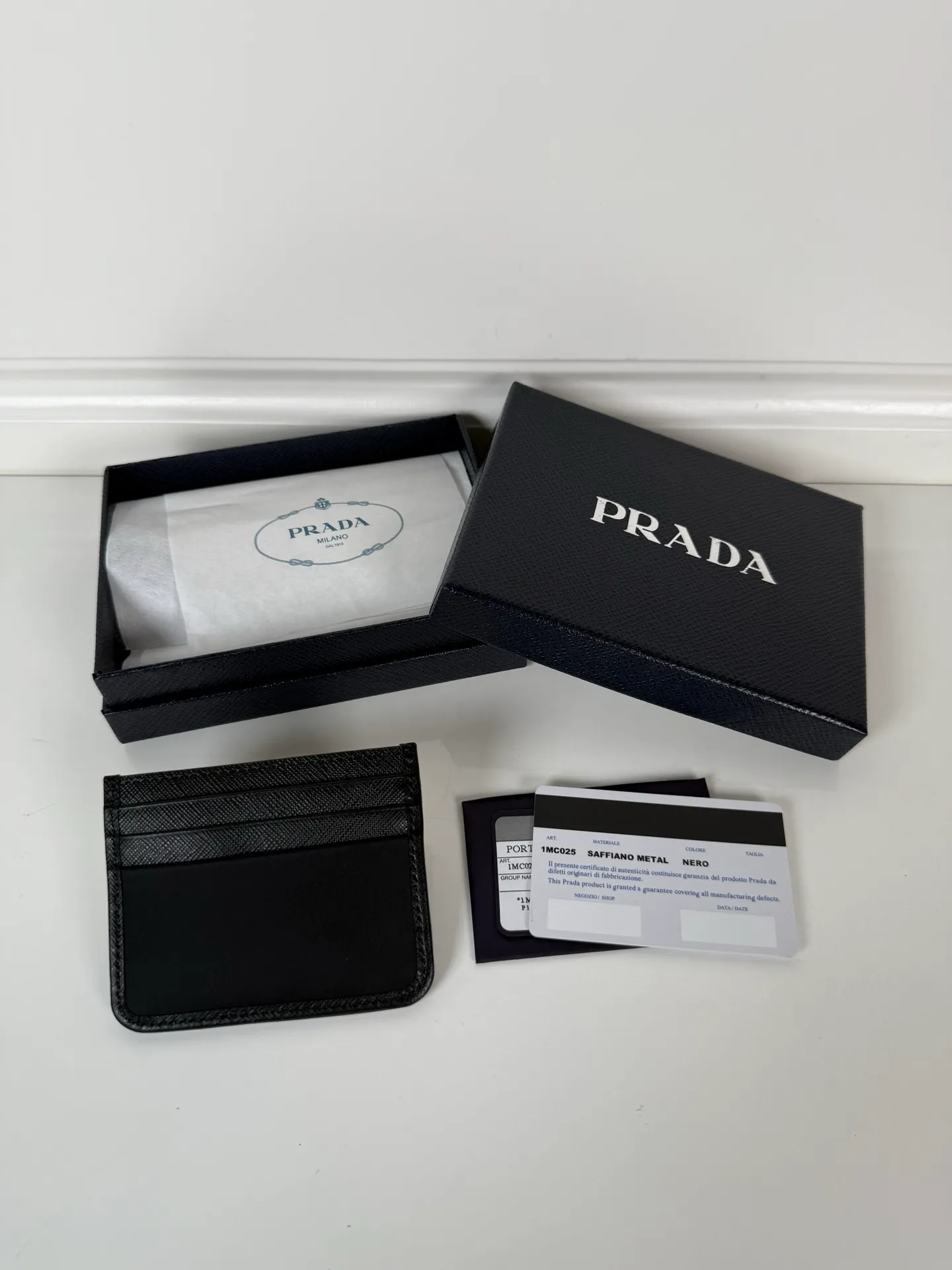 💰300, P Home ➡️ Unisex small card holder, model 1MC025, original quality, imported cross pattern + nylon fabric, 6 card slots ➕ one middle sandwich, can hold multiple cards and zeros 💰, size 11.2×8.5cm, taken in kind, what you see is what you get