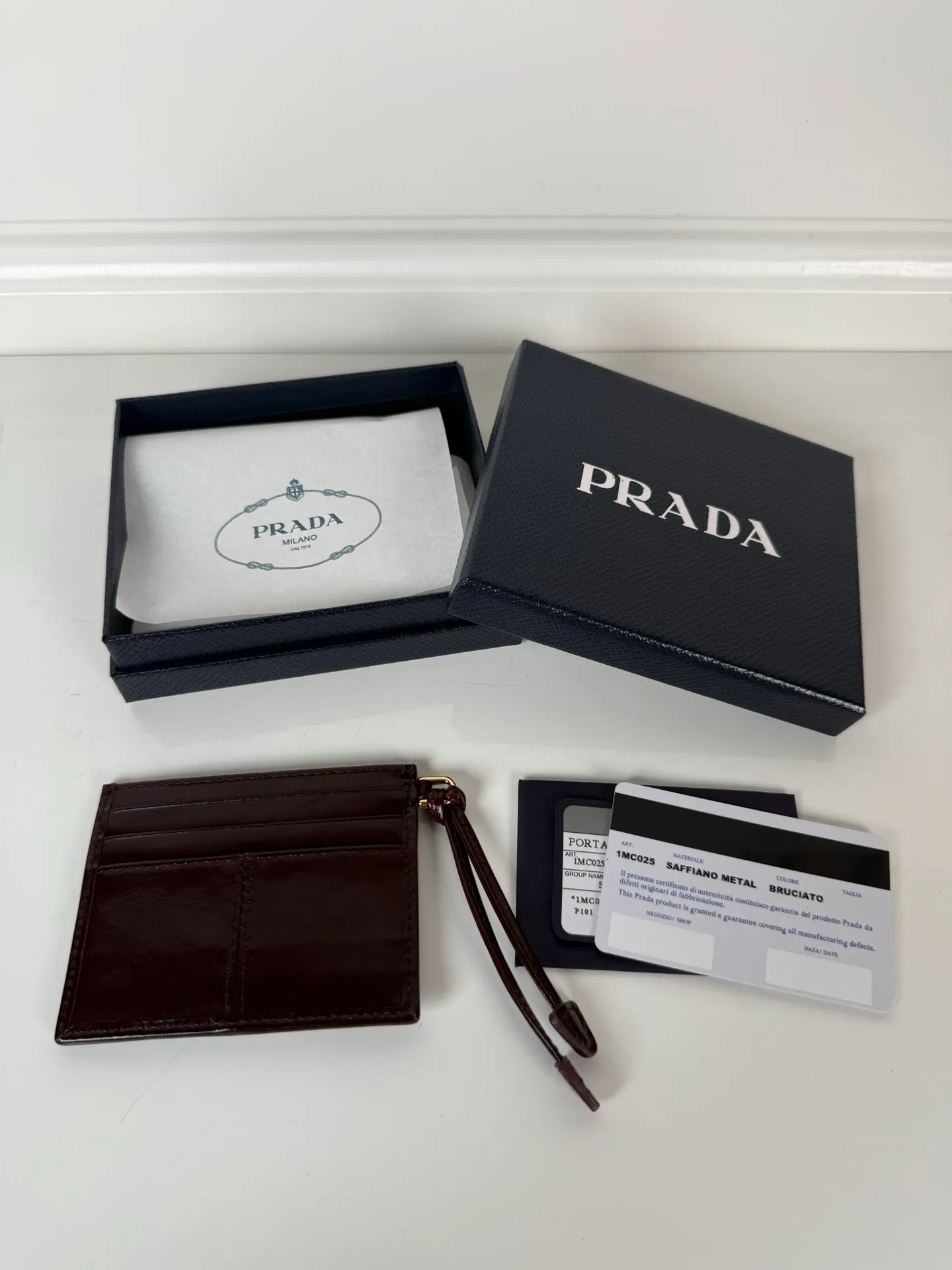 💰340, P Home➡️ Small card holder for men and women, coffee color wax leather triangle mark, model 1MC025, original quality, imported wax leather, 6 card slots ➕ One middle sandwich, can hold multiple cards and zeros 💰, size 11.2×8.5cm, taken in kind, what you see is what you get