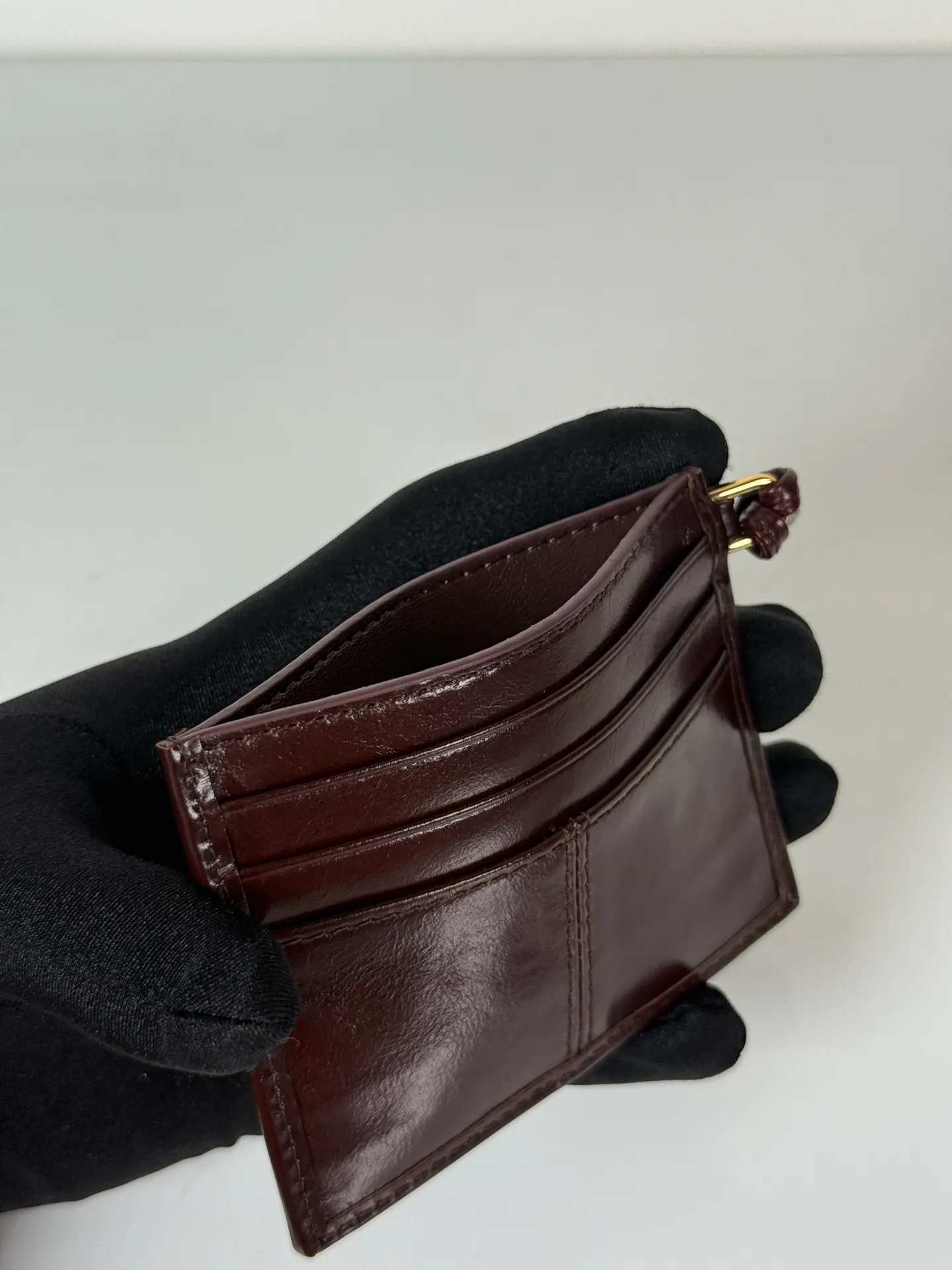 💰340, P Home➡️ Small card holder for men and women, coffee color wax leather triangle mark, model 1MC025, original quality, imported wax leather, 6 card slots ➕ One middle sandwich, can hold multiple cards and zeros 💰, size 11.2×8.5cm, taken in kind, what you see is what you get