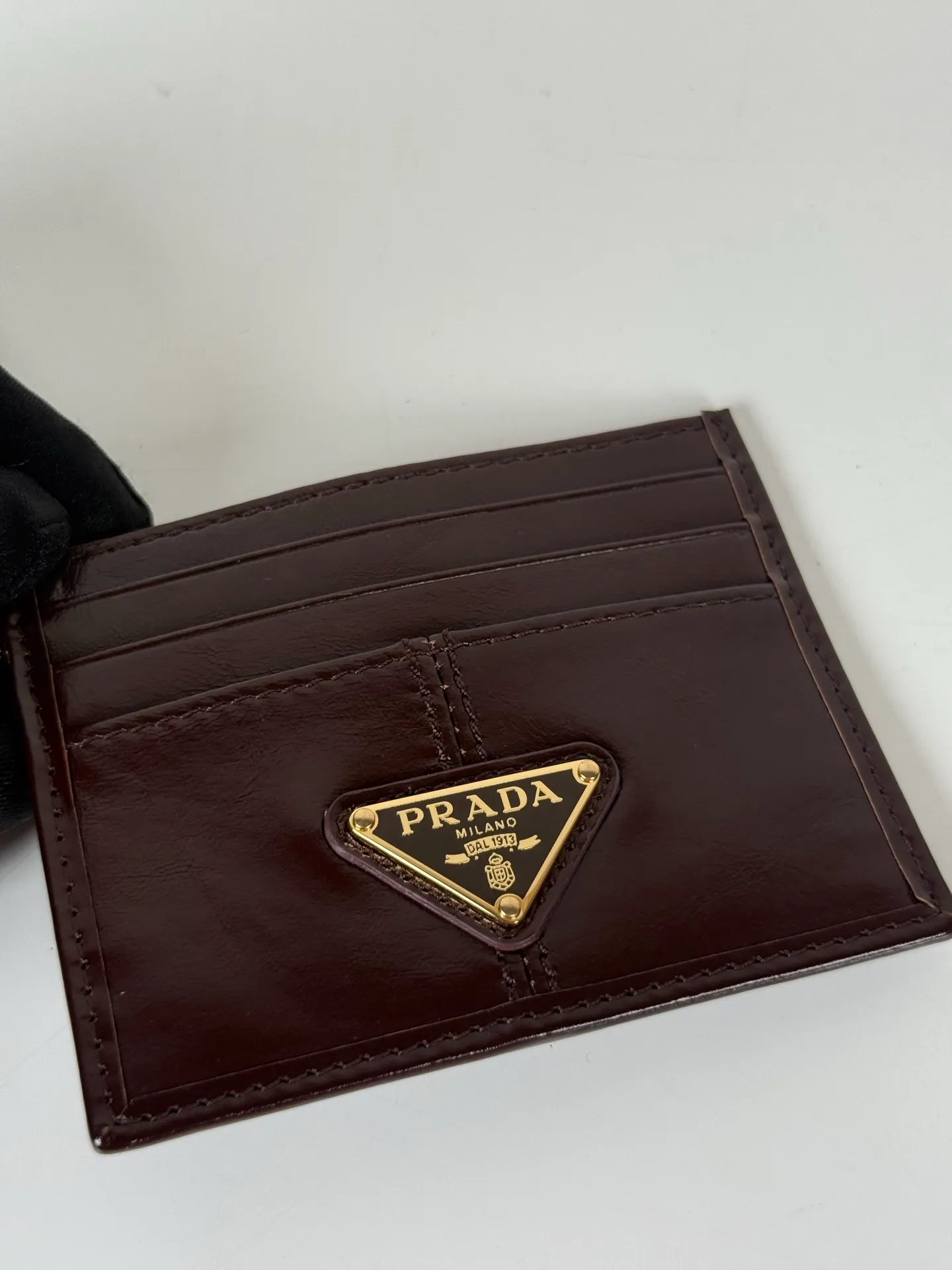 💰340, P Home➡️ Small card holder for men and women, coffee color wax leather triangle mark, model 1MC025, original quality, imported wax leather, 6 card slots ➕ One middle sandwich, can hold multiple cards and zeros 💰, size 11.2×8.5cm, taken in kind, what you see is what you get