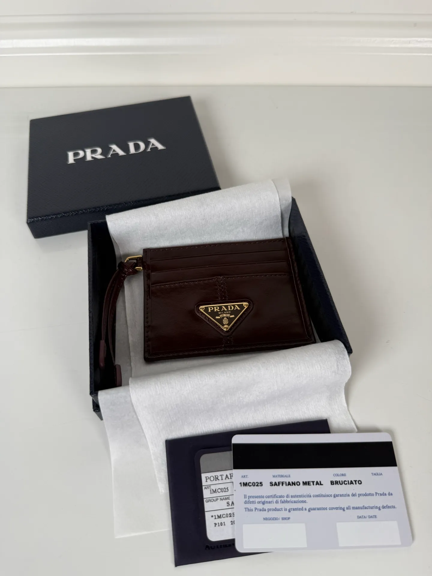 💰340, P Home➡️ Small card holder for men and women, coffee color wax leather triangle mark, model 1MC025, original quality, imported wax leather, 6 card slots ➕ One middle sandwich, can hold multiple cards and zeros 💰, size 11.2×8.5cm, taken in kind, what you see is what you get