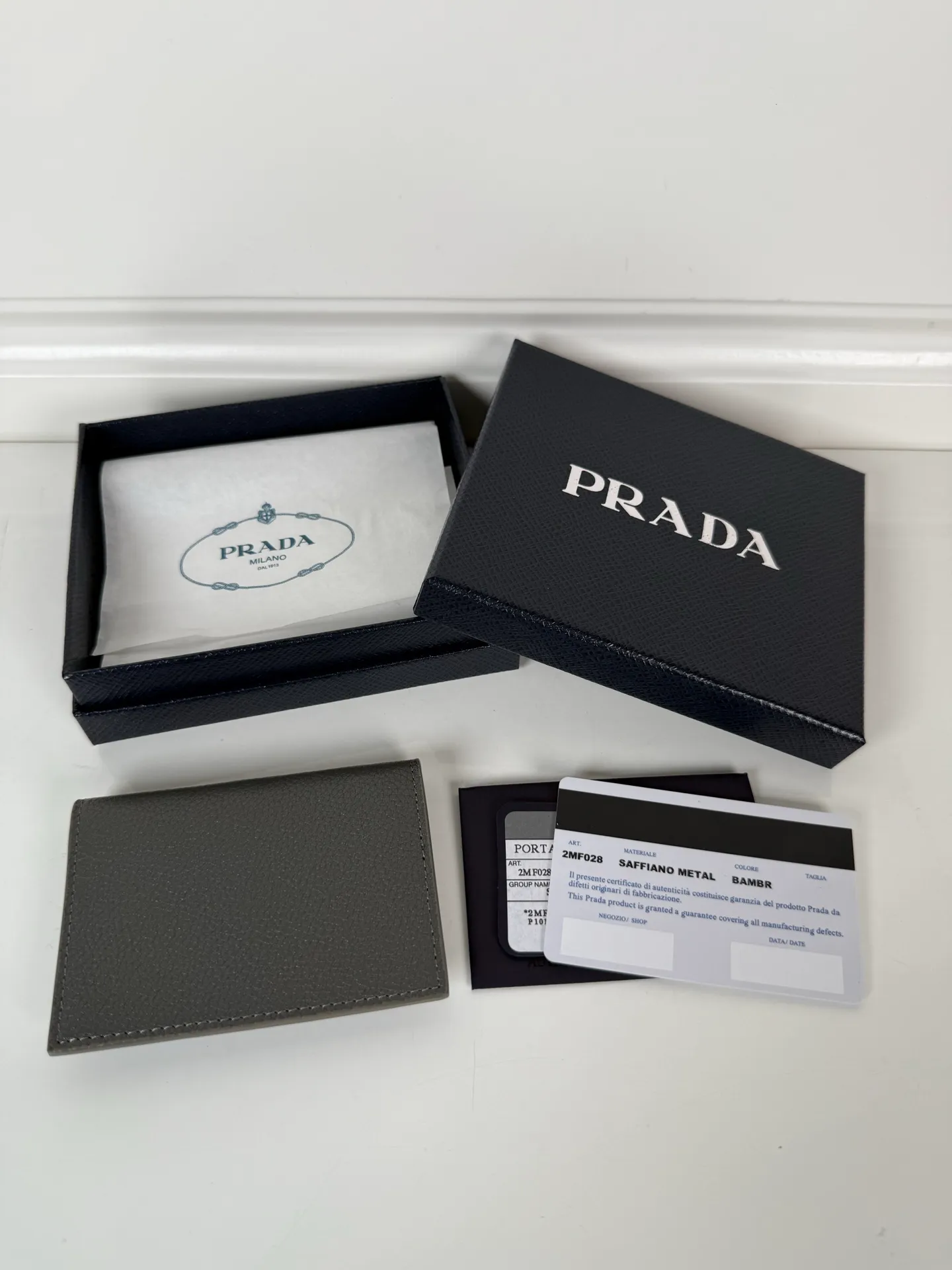 💰320, P Home ➡️ Unisex small card holder, gray, model: 2MF028, original quality, imported deerskin texture, 2 card slots, can hold multiple cards, size 10×7cm, actual photo, what you see is what you get