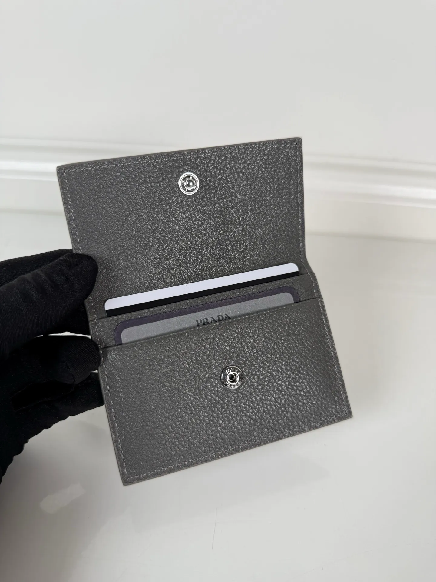 💰320, P Home ➡️ Unisex small card holder, gray, model: 2MF028, original quality, imported deerskin texture, 2 card slots, can hold multiple cards, size 10×7cm, actual photo, what you see is what you get