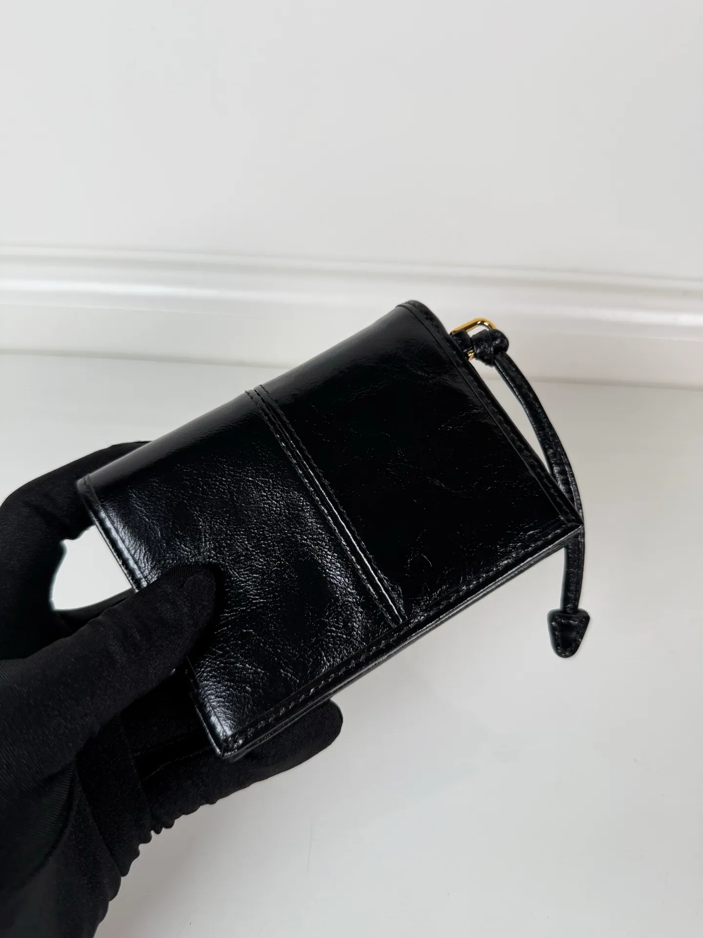 💰480, P Home ➡️Women's two-fold short clip, model 1M0204, black waxed cowhide, length 11.2 height 9.5cm, simple and practical to enhance personal taste, 175 steel stamp