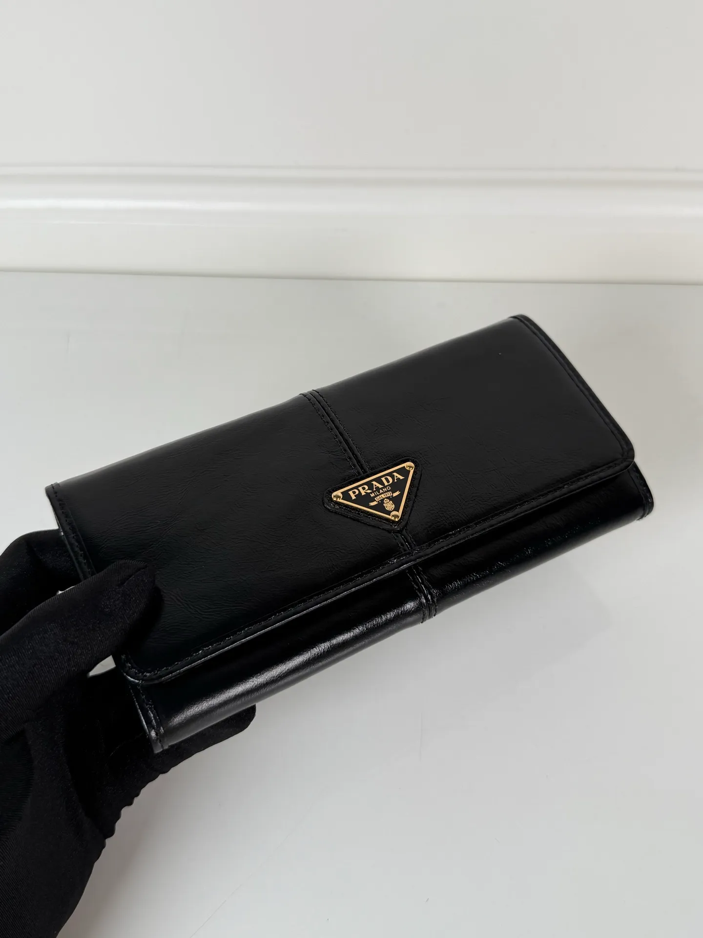 💰600, P Home➡️Ladies flip wallet, model 1MH132, black, made of imported oil-waxed cowhide, original quality, size 18.7x9.5cm, taken in kind, what you see is what you get