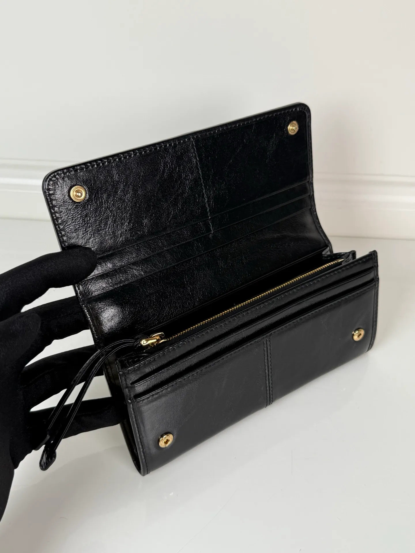 💰600, P Home➡️Ladies flip wallet, model 1MH132, black, made of imported oil-waxed cowhide, original quality, size 18.7x9.5cm, taken in kind, what you see is what you get