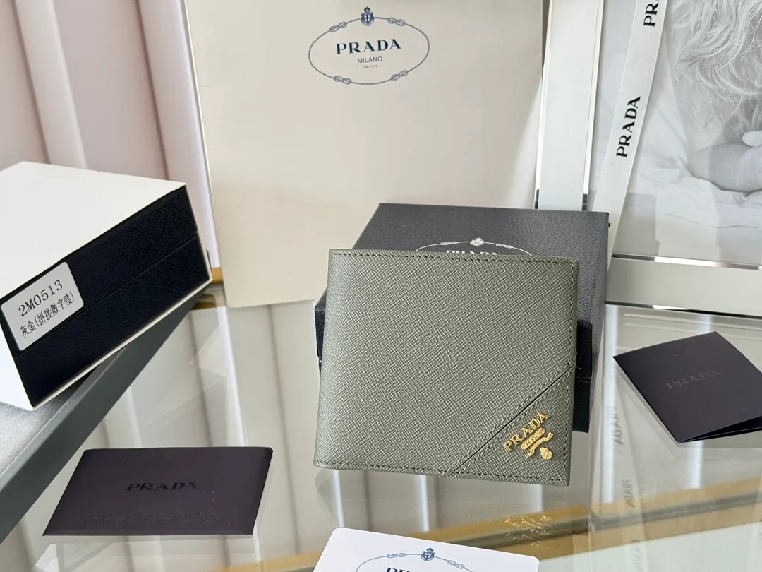 prada men's cross pattern short clip, easy to store, can hold 8 cards and cash, a must-have for men, model 2M0513, original quality, Saffiano cross pattern➕made from imported hardware, size 11cm×9.5cm, color as shown