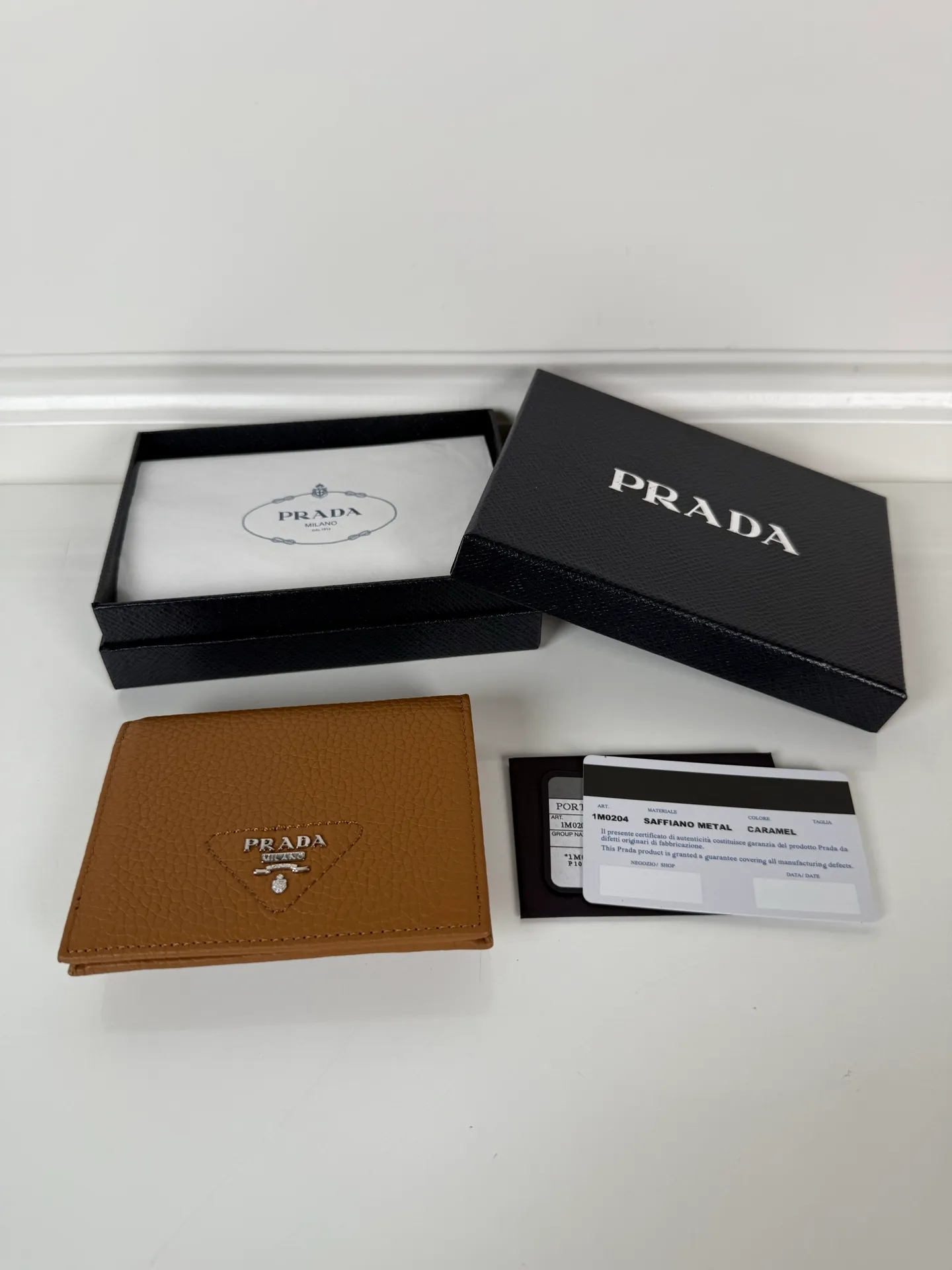 💰440, P Home ➡️Ladies two-fold short clip, model 1M0204, made of fine-grained deerskin, length 11.2 cm and height 9.5cm, simple and practical to enhance personal taste, 175 steel stamp