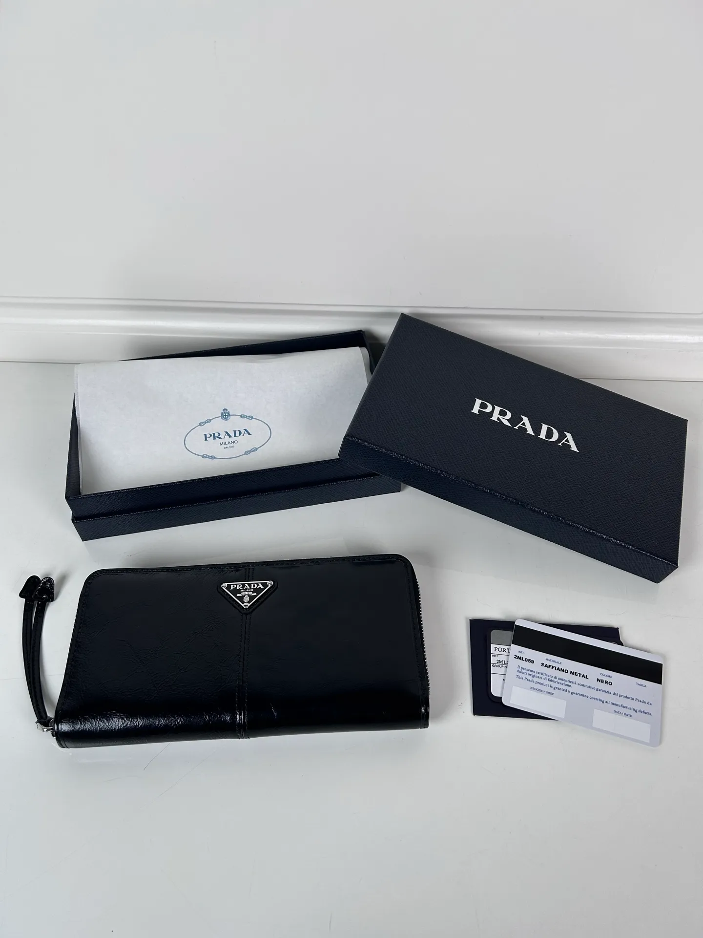 💰600, P Home ➡️ Men's zipper bag in black waxed leather, triangular silver hardware label, yuan quality, model 2ML059, made of imported waxed cowhide, size 20cm×10.3cm, 175 OEM