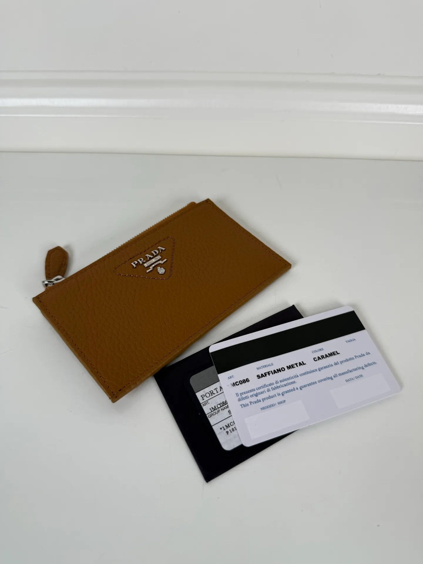 💰420, P Home➡️Caramel color thin deer pickup bag, model: 2MC086, unisex model, 5 card slots, large capacity, 1 leather zipper bag, 8cm*13cm, 175 steel stamp