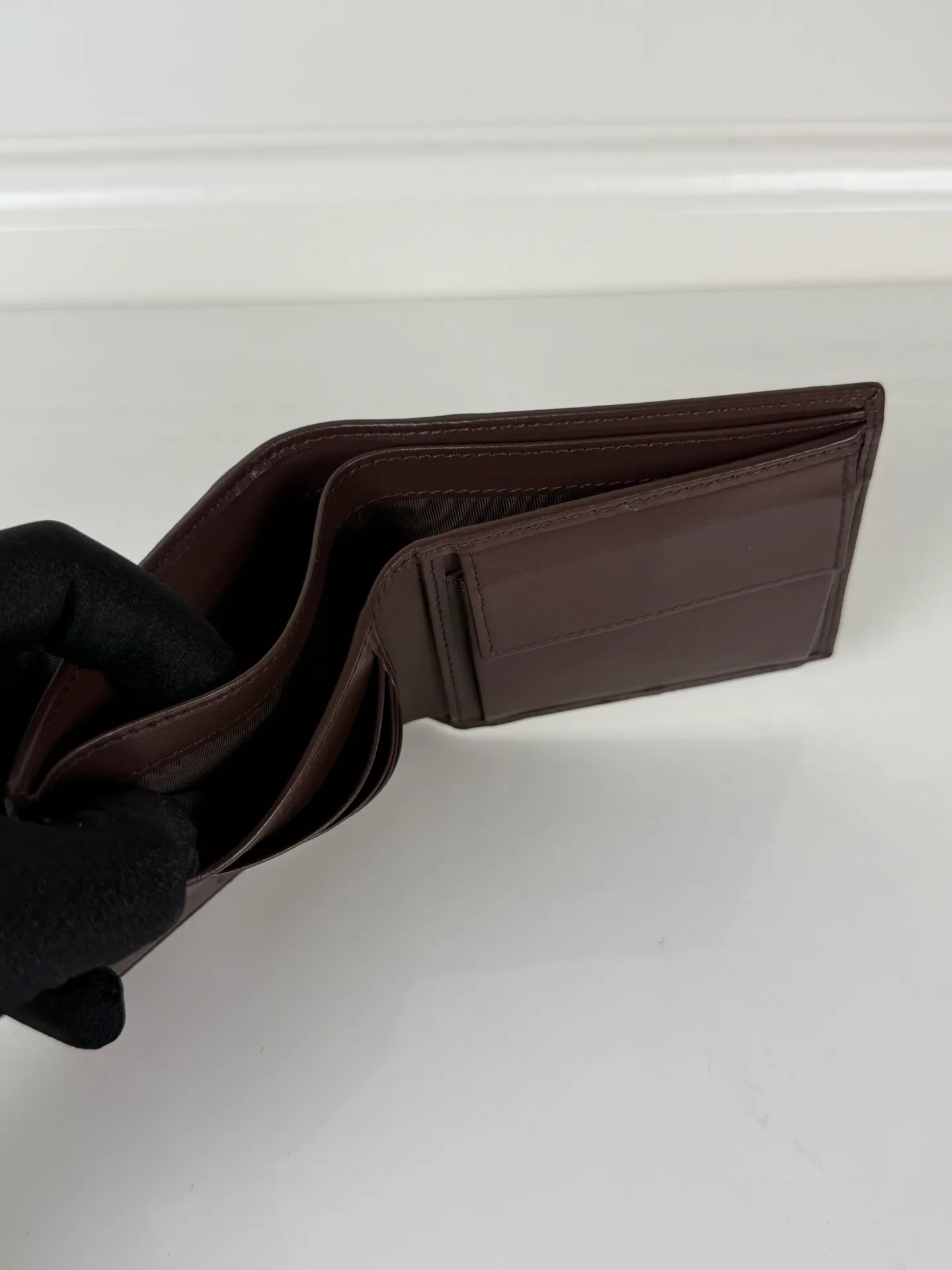 💰400, P Home➡️Nylon fabric + suede short clip, model 2M0738, one snap bag, four card slots, size 11x9.5 cm, real shot quality as shown,