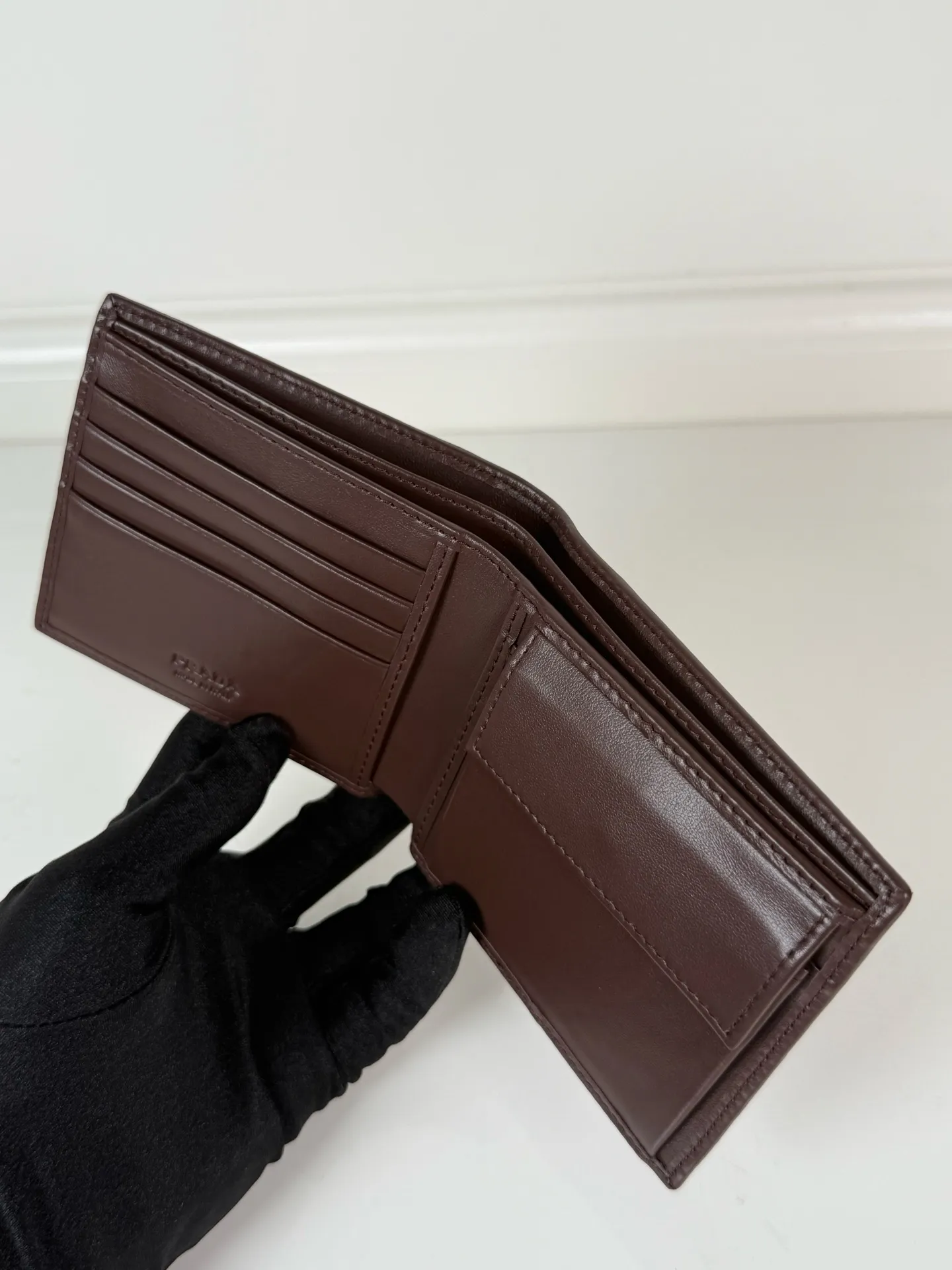 💰400, P Home➡️Nylon fabric + suede short clip, model 2M0738, one snap bag, four card slots, size 11x9.5 cm, real shot quality as shown,