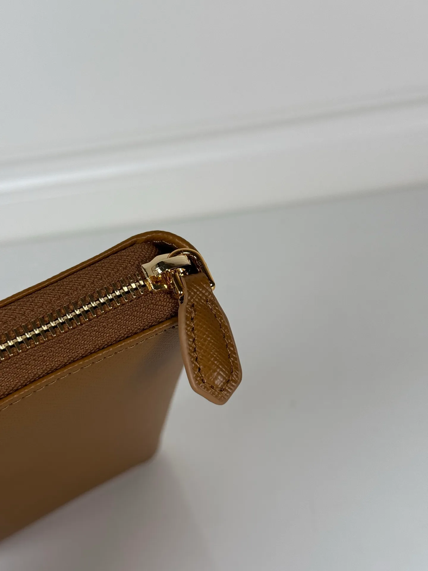 💰560, P Home➡️Cross-grain single zipper wallet, caramel color, model 1ML506, yuan quality, made of cross-grain cowhide, size 20×10.3cm, 175 steel stamp, exquisite workmanship as shown in the picture