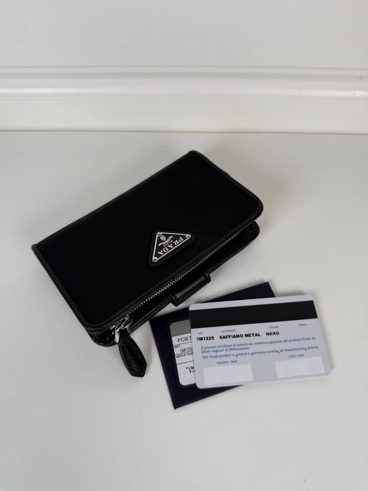 💰520, P Home➡️Women's short clip made of cross pattern + nylon fabric, single quality, model 1M1225, ten card slots, two ID pockets, a zippered zero 💰 bag interlayer, size 14x9.5cm.