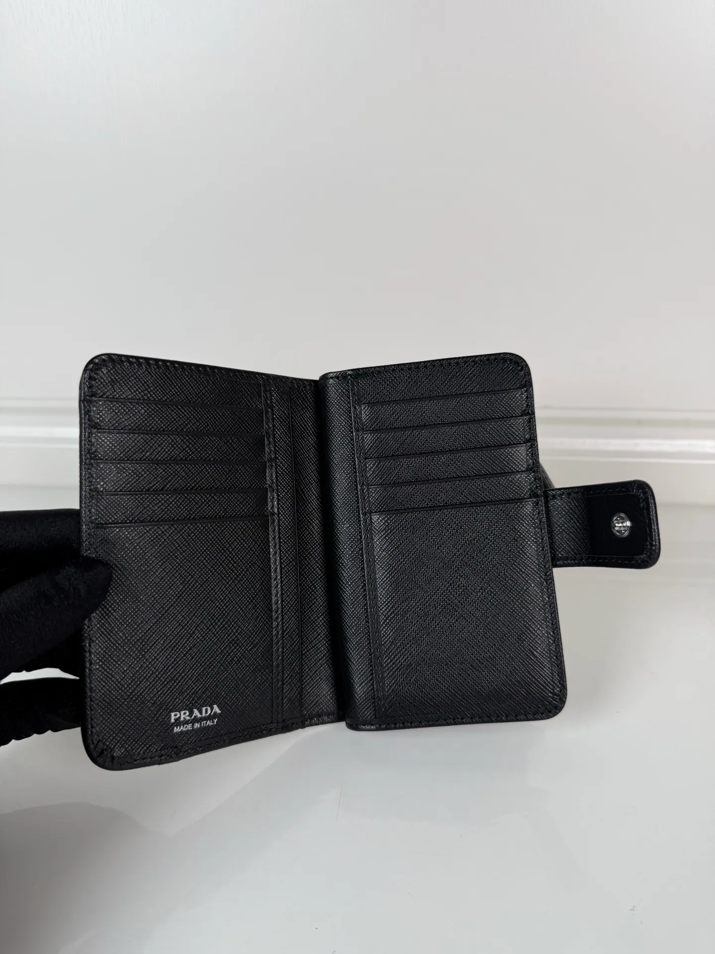 💰520, P Home➡️Women's short clip made of cross pattern + nylon fabric, single quality, model 1M1225, ten card slots, two ID pockets, a zippered zero 💰 bag interlayer, size 14x9.5cm.