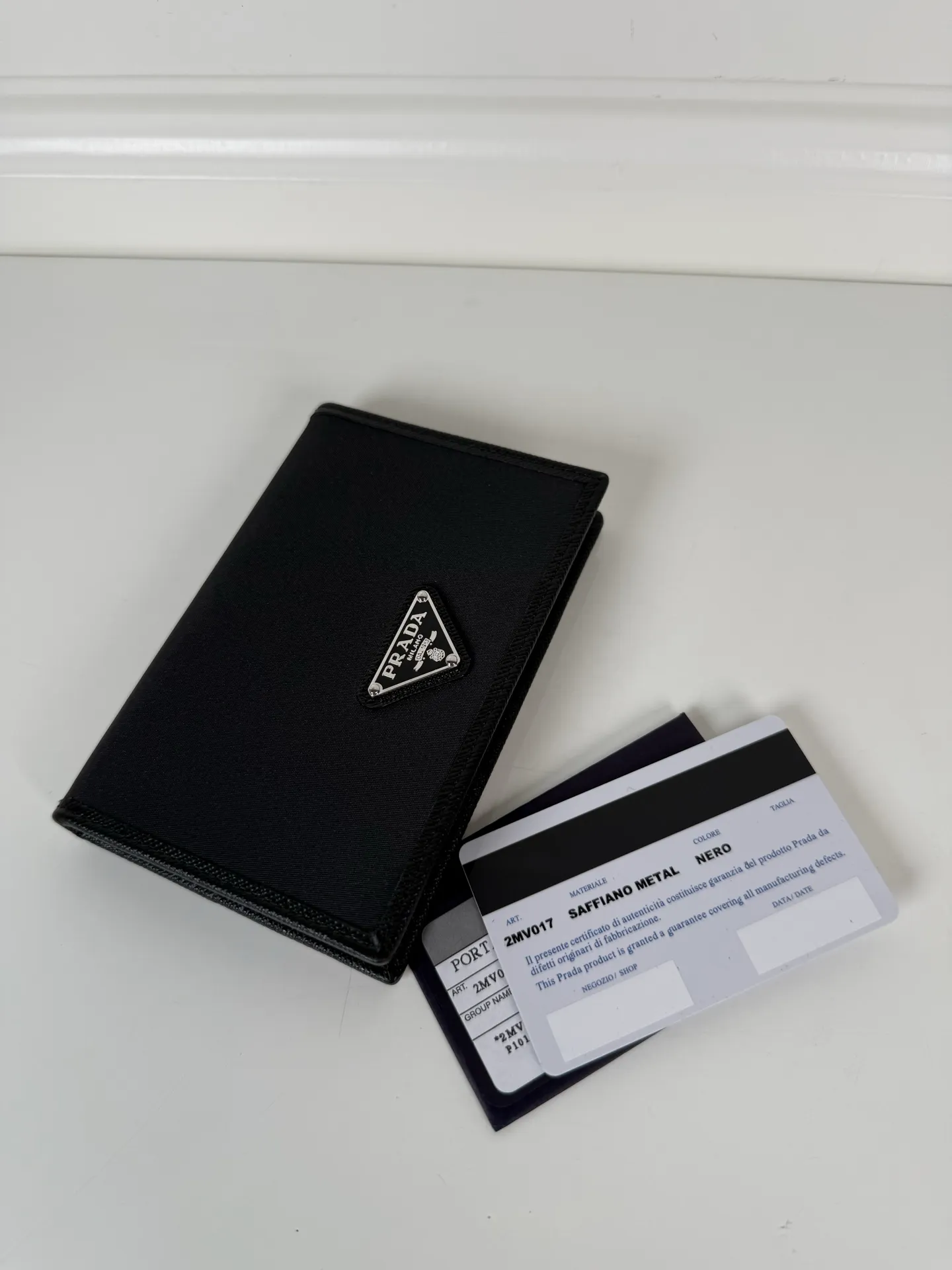 💰380, P Home➡️Male and female wallet + passport book📓, essential for business trips✈️, model: 2MV017, made of imported cross-grain cowhide + nylon fabric, 3 card slots, 3 inner ticket pockets, size: 9.5*14cm, 175 steel stamp, the quality of the order is as shown in the picture