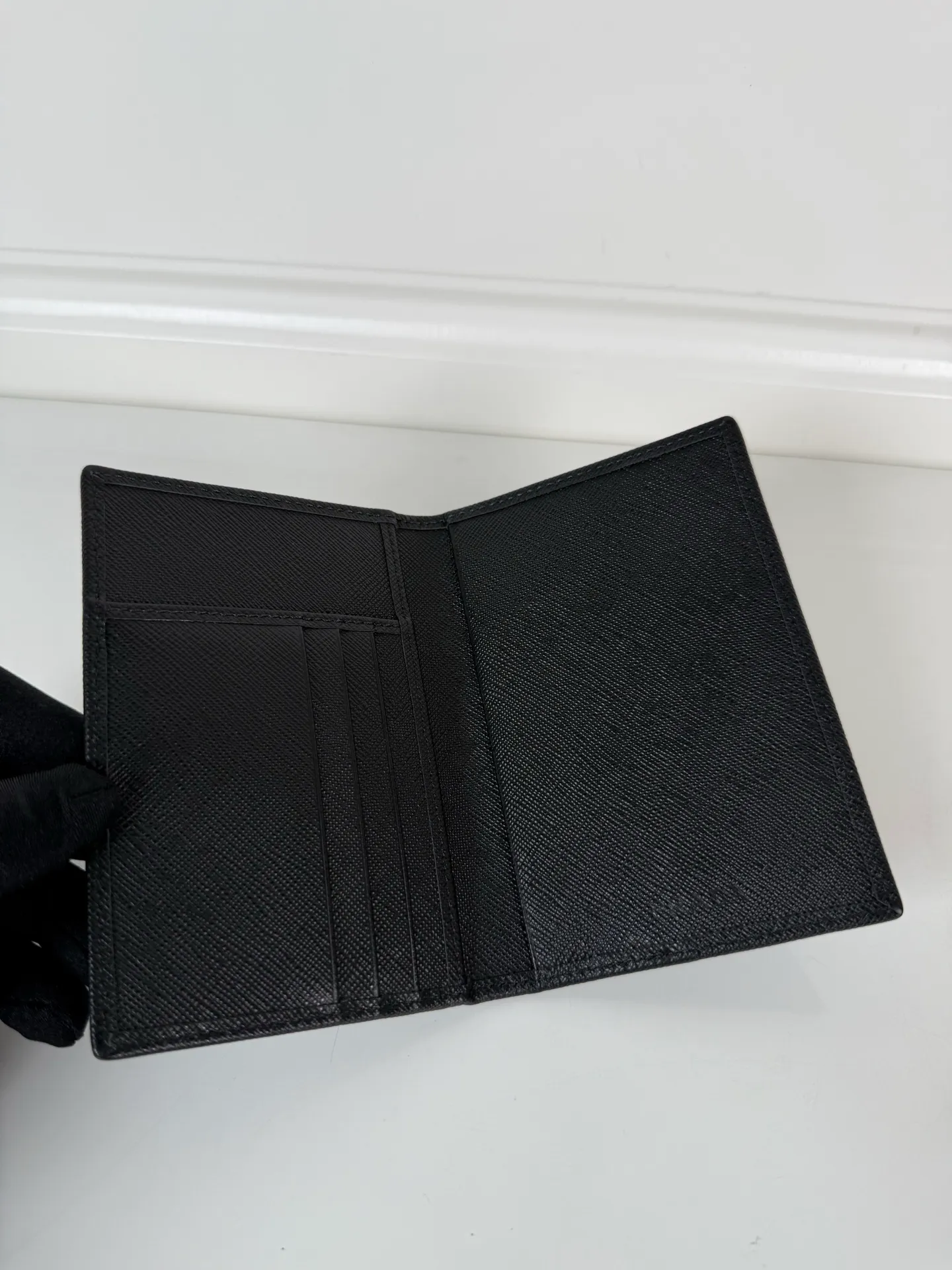 💰380, P Home➡️Male and female wallet + passport book📓, essential for business trips✈️, model: 2MV017, made of imported cross-grain cowhide + nylon fabric, 3 card slots, 3 inner ticket pockets, size: 9.5*14cm, 175 steel stamp, the quality of the order is as shown in the picture