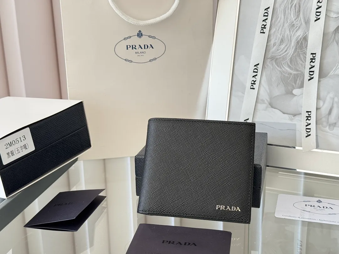 prada men's cross pattern short clip, easy to store, can hold 8 cards and cash, a must-have for men, model 2M0513, original quality, Saffiano cross pattern➕made from imported hardware, size 11cm×9.5cm, color as shown