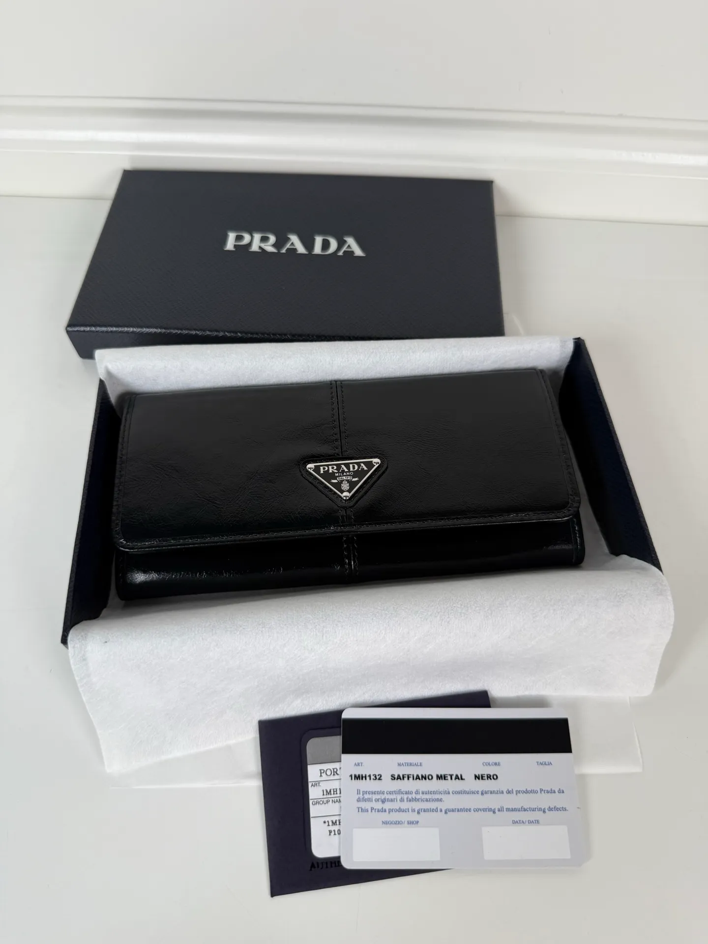 💰600, P Home➡️Ladies flip wallet, model 1MH132, black, made of imported oil-waxed cowhide, original quality, size 18.7x9.5cm, taken in kind, what you see is what you get