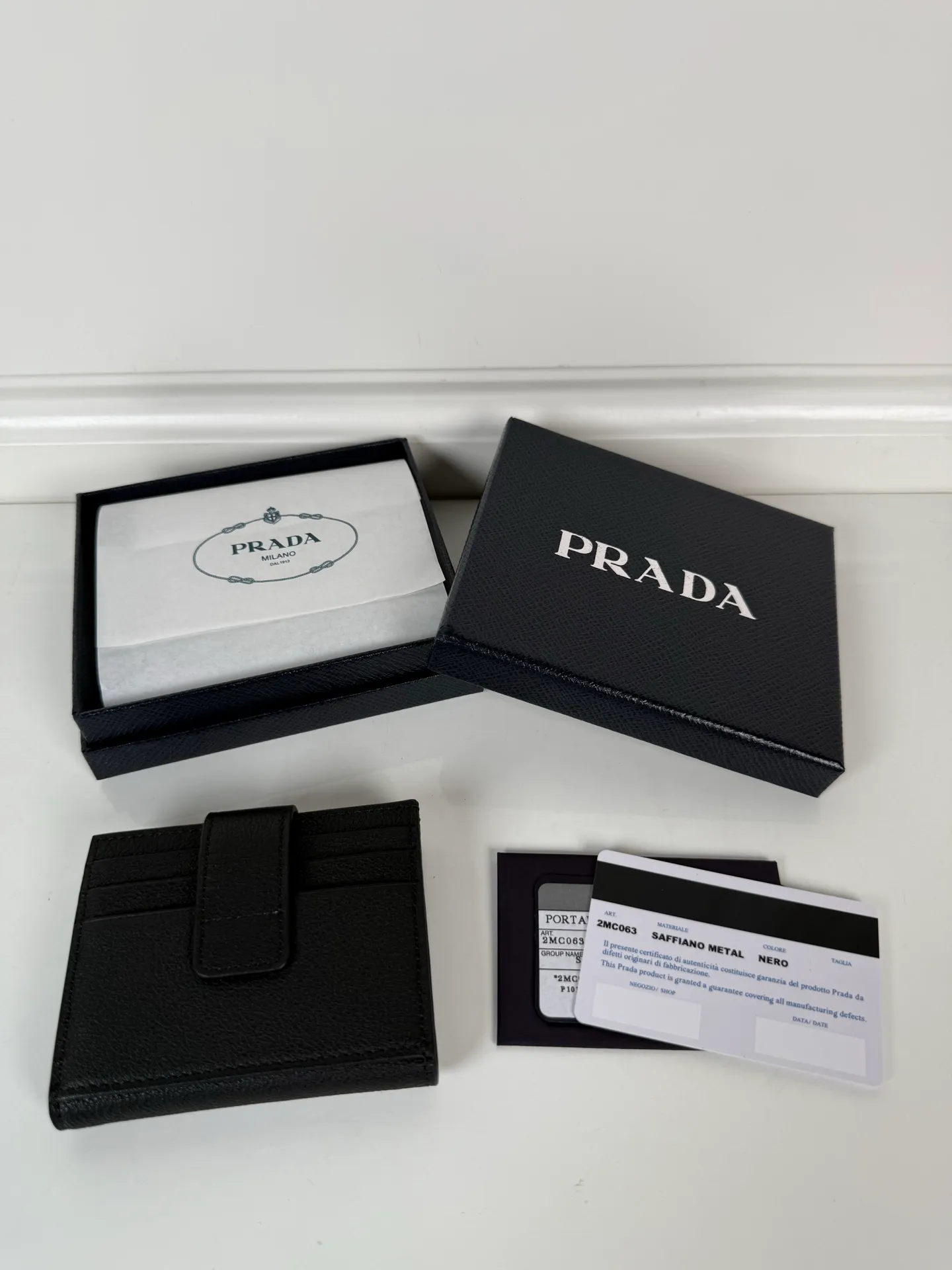 💰 480, P Home → Men's half-fold card holder, model 2MC063, made of deerskin and cowhide, size 10×8cm, large capacity, can hold 12 cards and a little cash/gold, simple but not simple, best-selling model at the counter🔥.