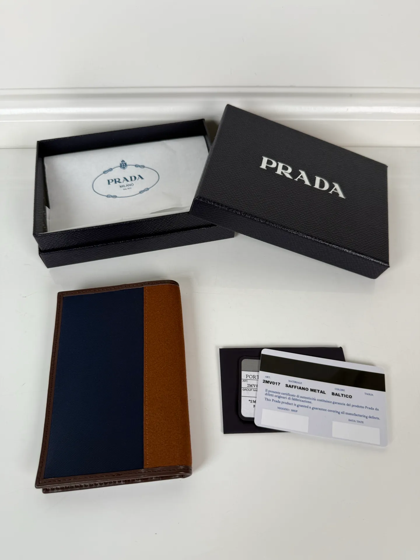 💰400, P Home➡️Male and female wallet + passport book📓, a must-have for business trips✈️, model: 2MV017, made of imported suede + nylon fabric, 3 card slots, 3 inner ticket pockets, size: 9.5*14cm, 175 steel stamp, the dollar order quality is as shown in the picture