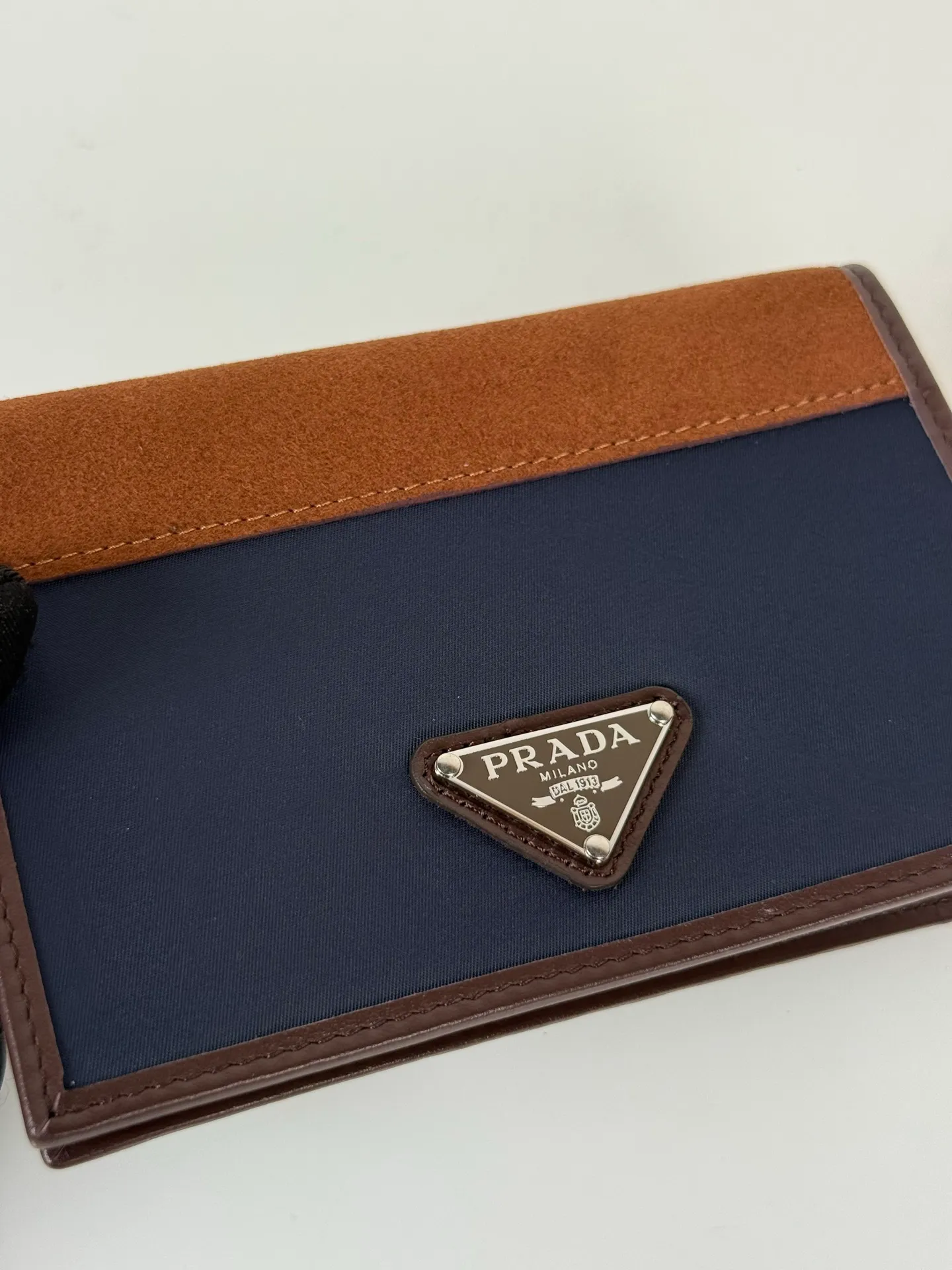 💰400, P Home➡️Male and female wallet + passport book📓, a must-have for business trips✈️, model: 2MV017, made of imported suede + nylon fabric, 3 card slots, 3 inner ticket pockets, size: 9.5*14cm, 175 steel stamp, the dollar order quality is as shown in the picture