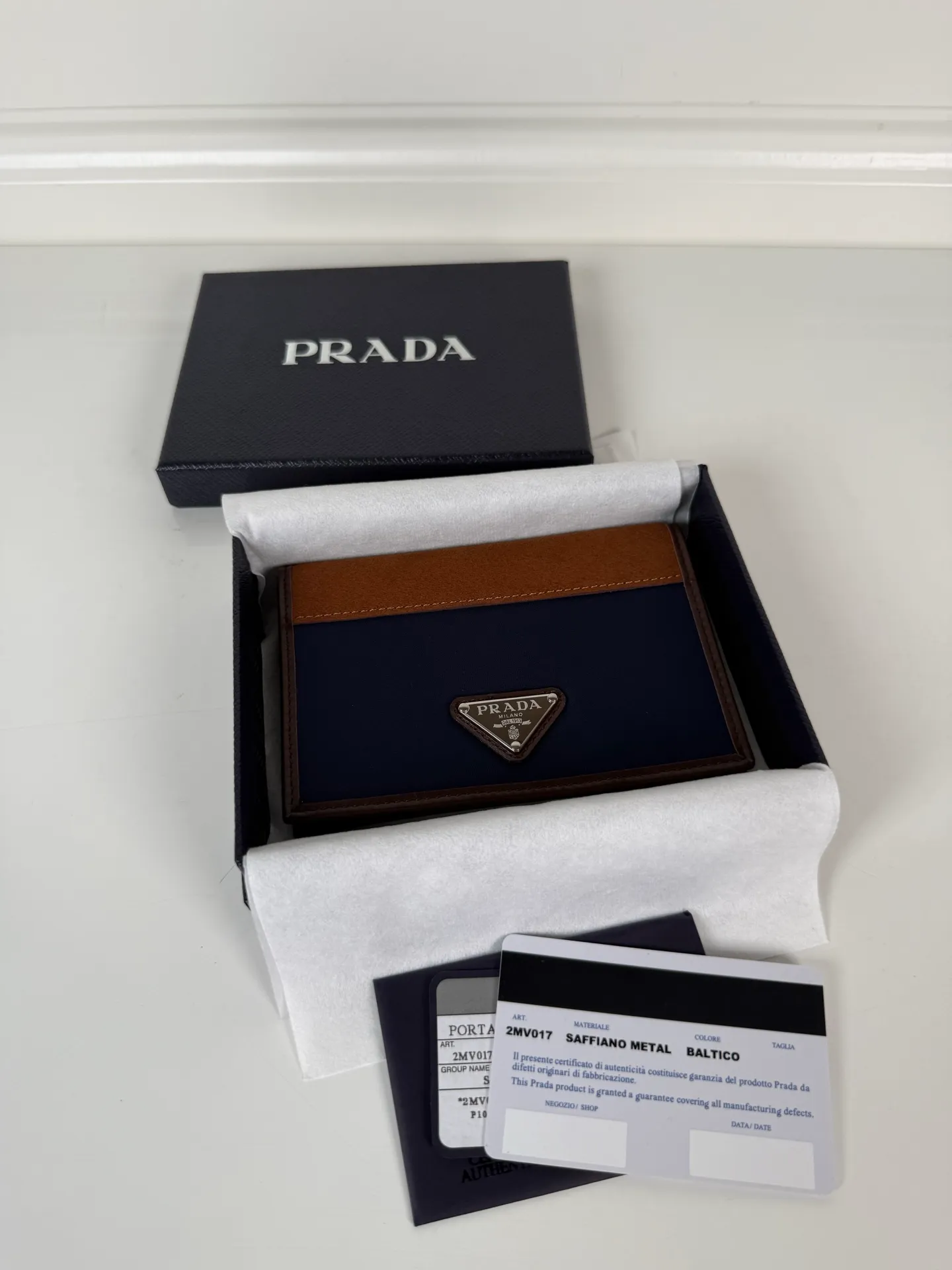 💰400, P Home➡️Male and female wallet + passport book📓, a must-have for business trips✈️, model: 2MV017, made of imported suede + nylon fabric, 3 card slots, 3 inner ticket pockets, size: 9.5*14cm, 175 steel stamp, the dollar order quality is as shown in the picture
