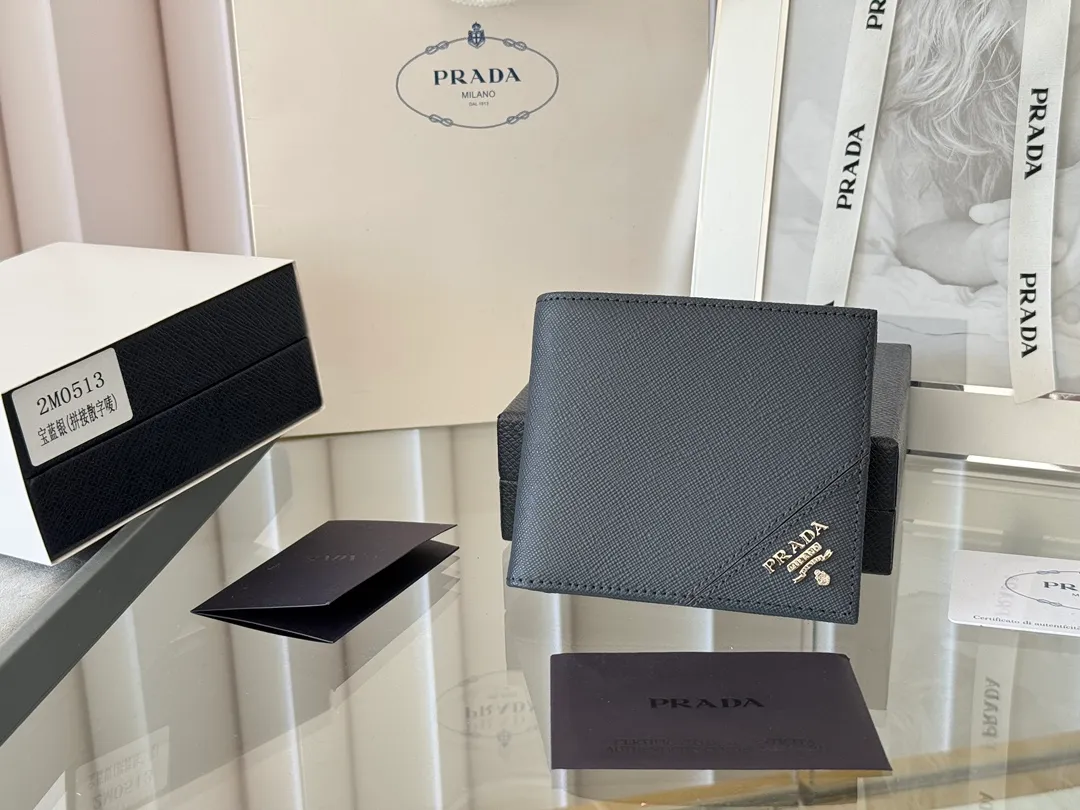 prada men's cross pattern short clip, easy to store, can hold 8 cards and cash, a must-have for men, model 2M0513, original quality, Saffiano cross pattern➕made from imported hardware, size 11cm×9.5cm, color as shown