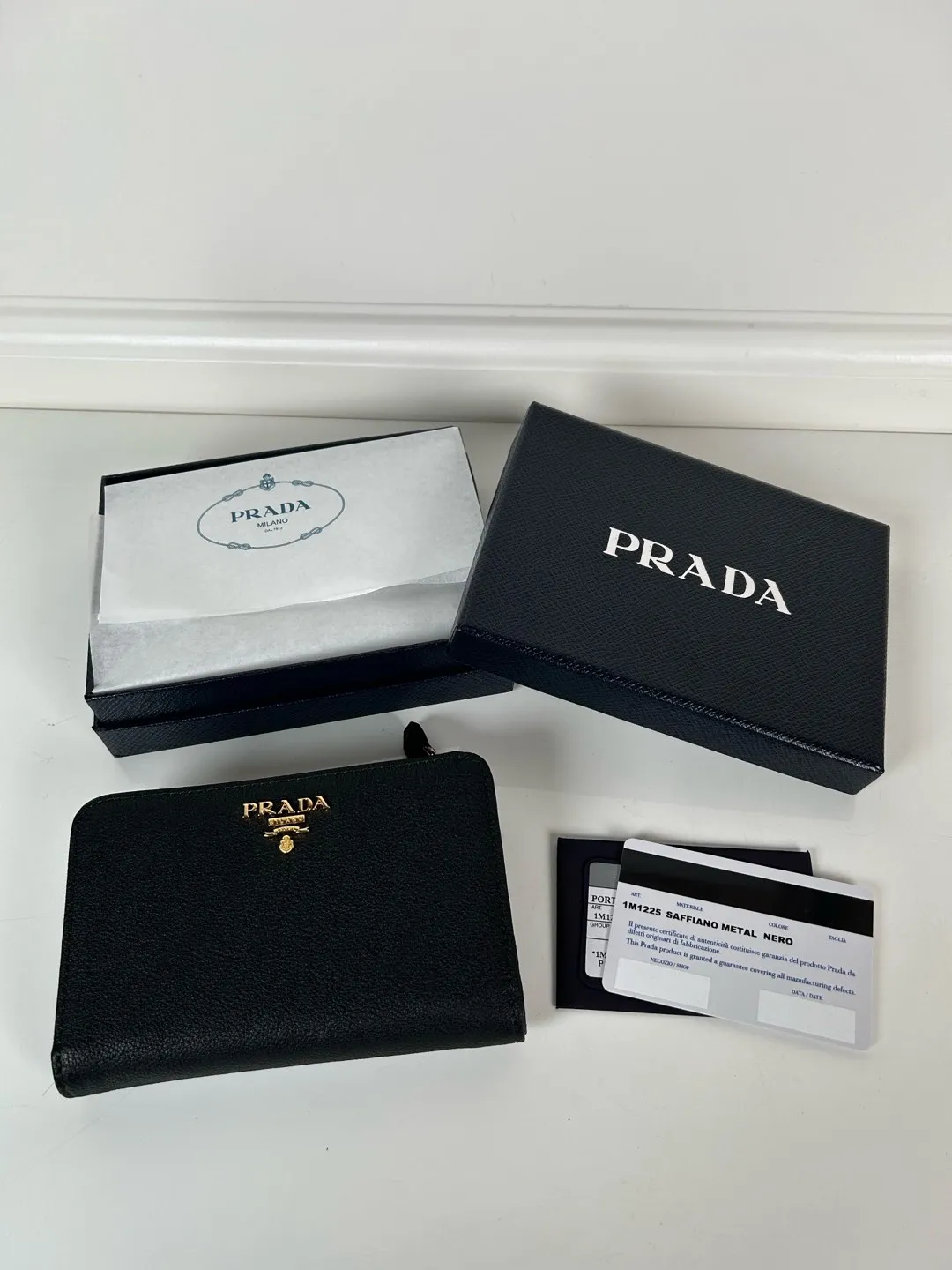 💰560, P Home➡️Ladies fine deer grain leather short clip, single quality, model 1M1225, ten card slots, two ID pockets, a zippered zero 💰 pocket interlayer, size 14x9.5cm.