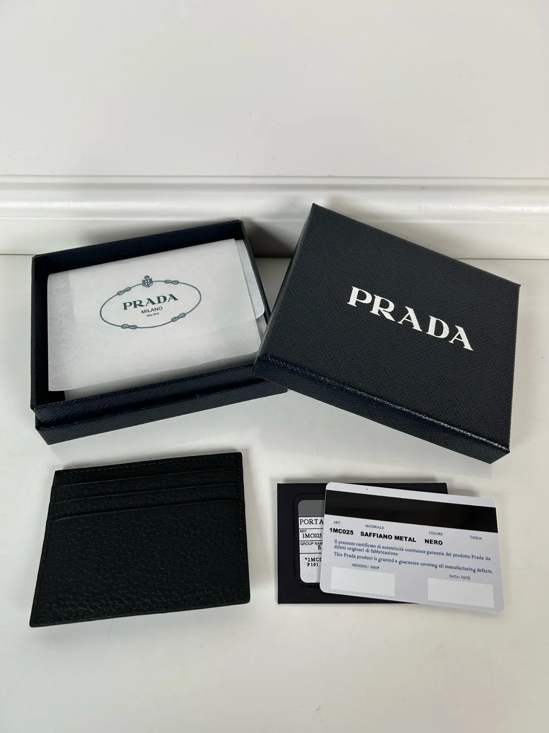 💰300 P Home➡️ Unisex small card holder, black deerskin triangle logo, model 2MC025, original quality, made of imported deerskin, 6 card slots ➕One middle sandwich, can hold multiple cards and zeros 💰, size 11.2×8.5cm, real shot, what you see is what you get