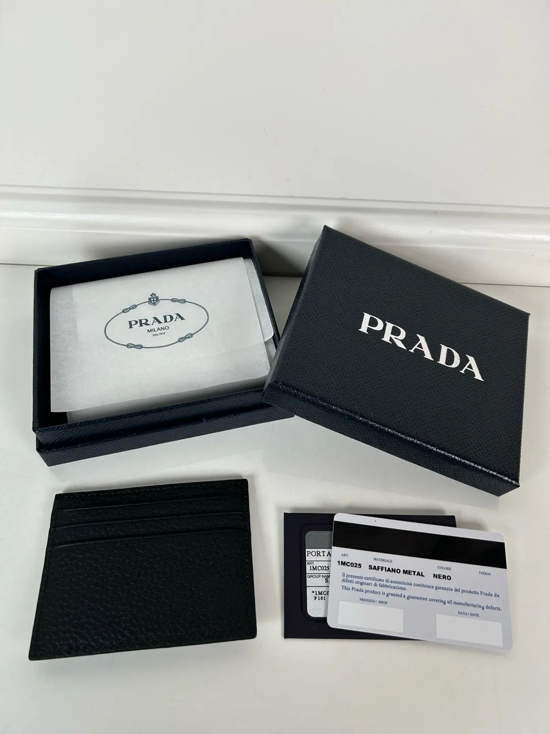 💰300 P Home➡️ Unisex small card holder, black deerskin triangle logo, model 2MC025, original quality, made of imported deerskin, 6 card slots ➕One middle sandwich, can hold multiple cards and zeros 💰, size 11.2×8.5cm, real shot, what you see is what you get