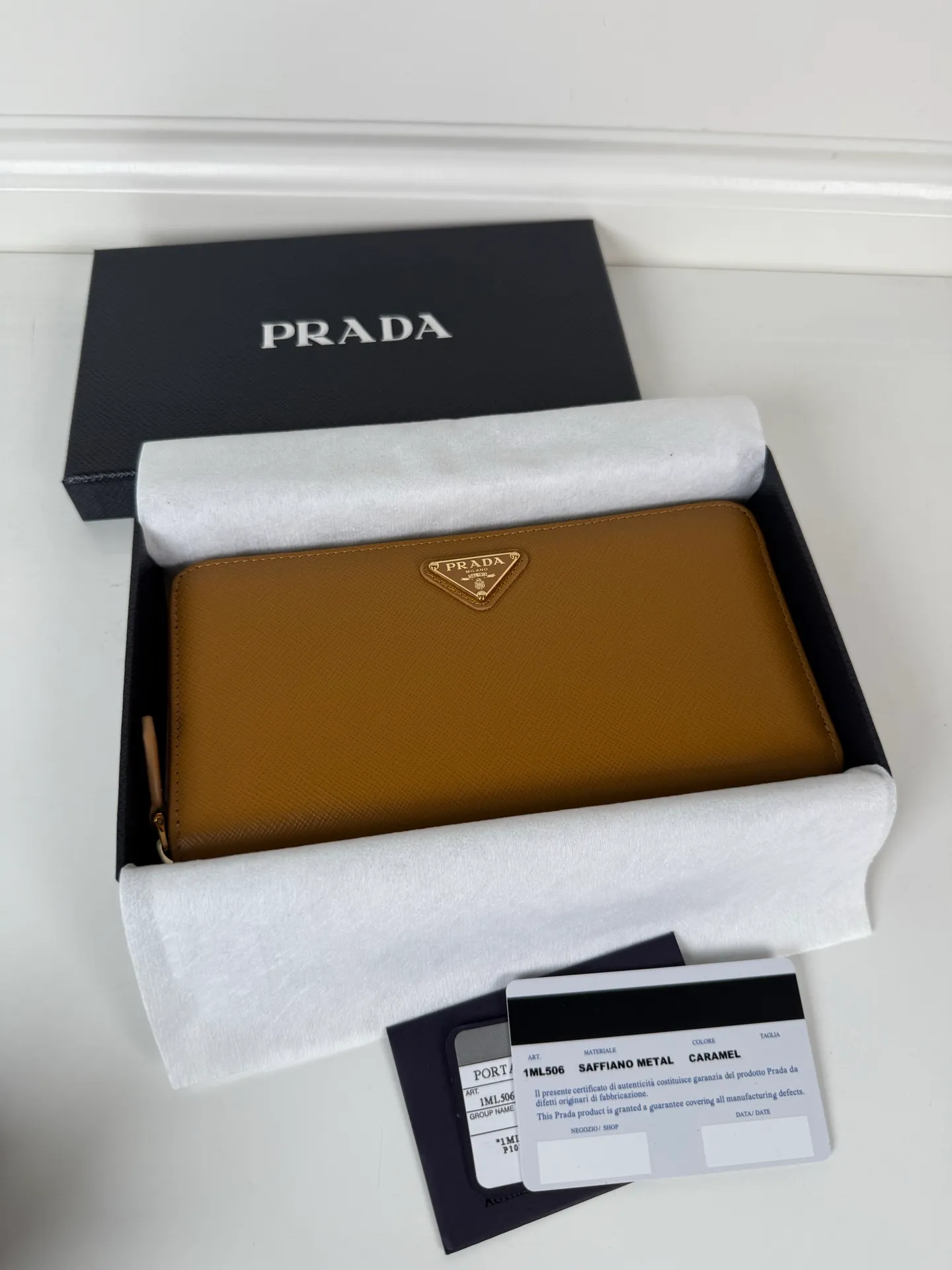 💰560, P Home➡️Cross-grain single zipper wallet, caramel color, model 1ML506, yuan quality, made of cross-grain cowhide, size 20×10.3cm, 175 steel stamp, exquisite workmanship as shown in the picture