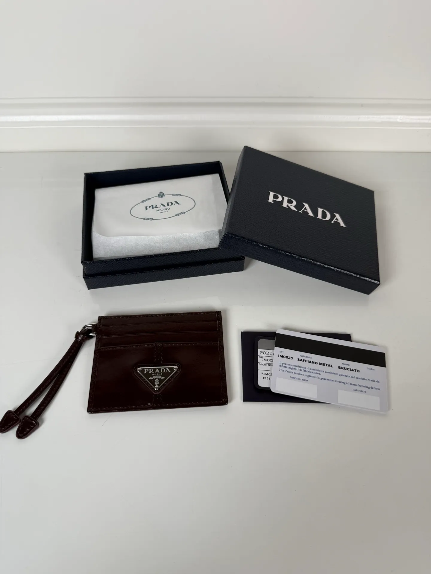 💰340, P Home ➡️ Small card holder for men and women, coffee color waxed leather triangle mark, model 1MC025, original quality, made of imported waxed leather, 6 card slots ➕ One middle compartment, can hold multiple cards and zeros 💰, size 11.2×8.5cm, taken in kind, what you see is what you get
